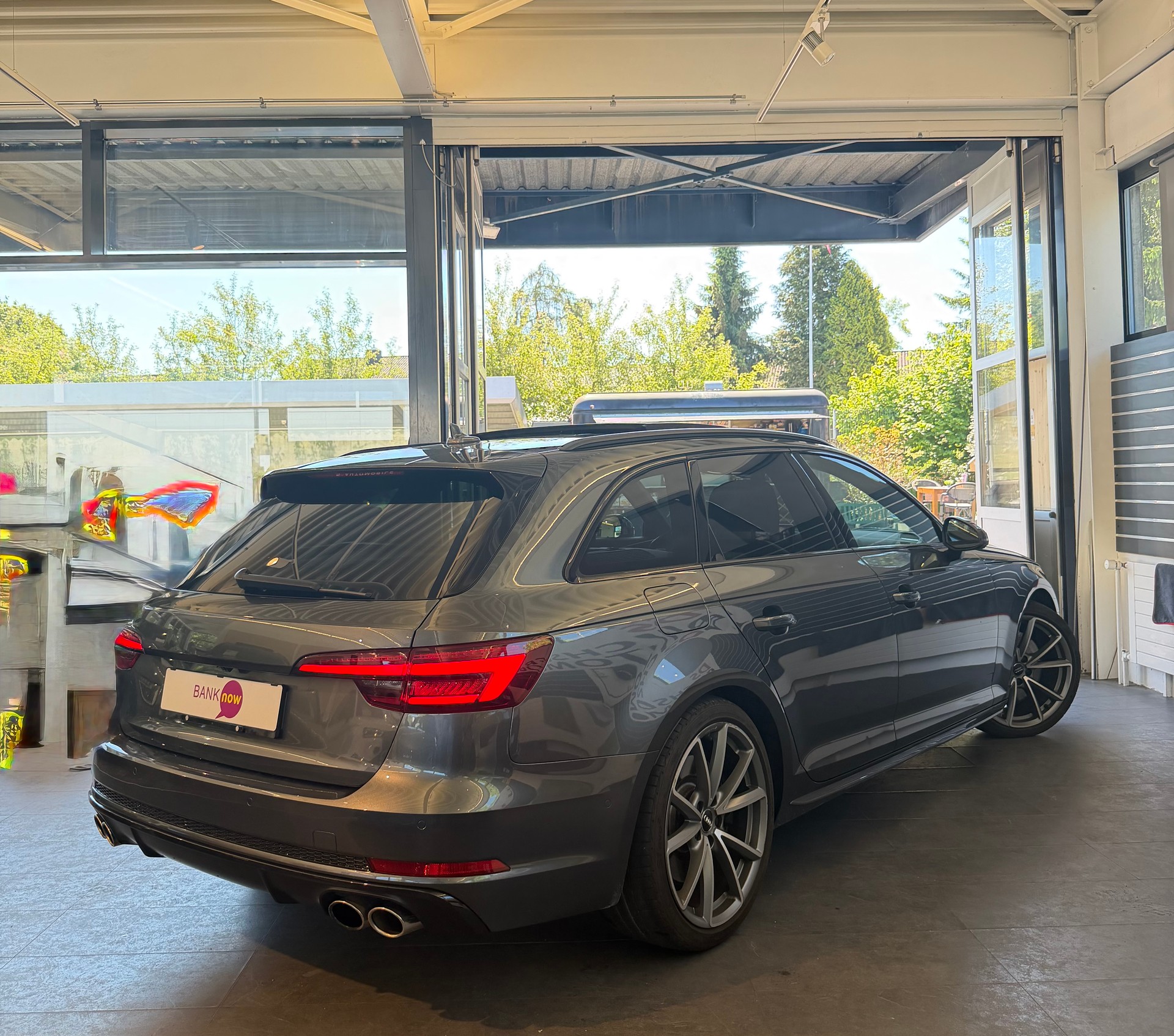 AUDI S4 Avant 3.0 V6 TFSI quattro S-Tronic-image-4