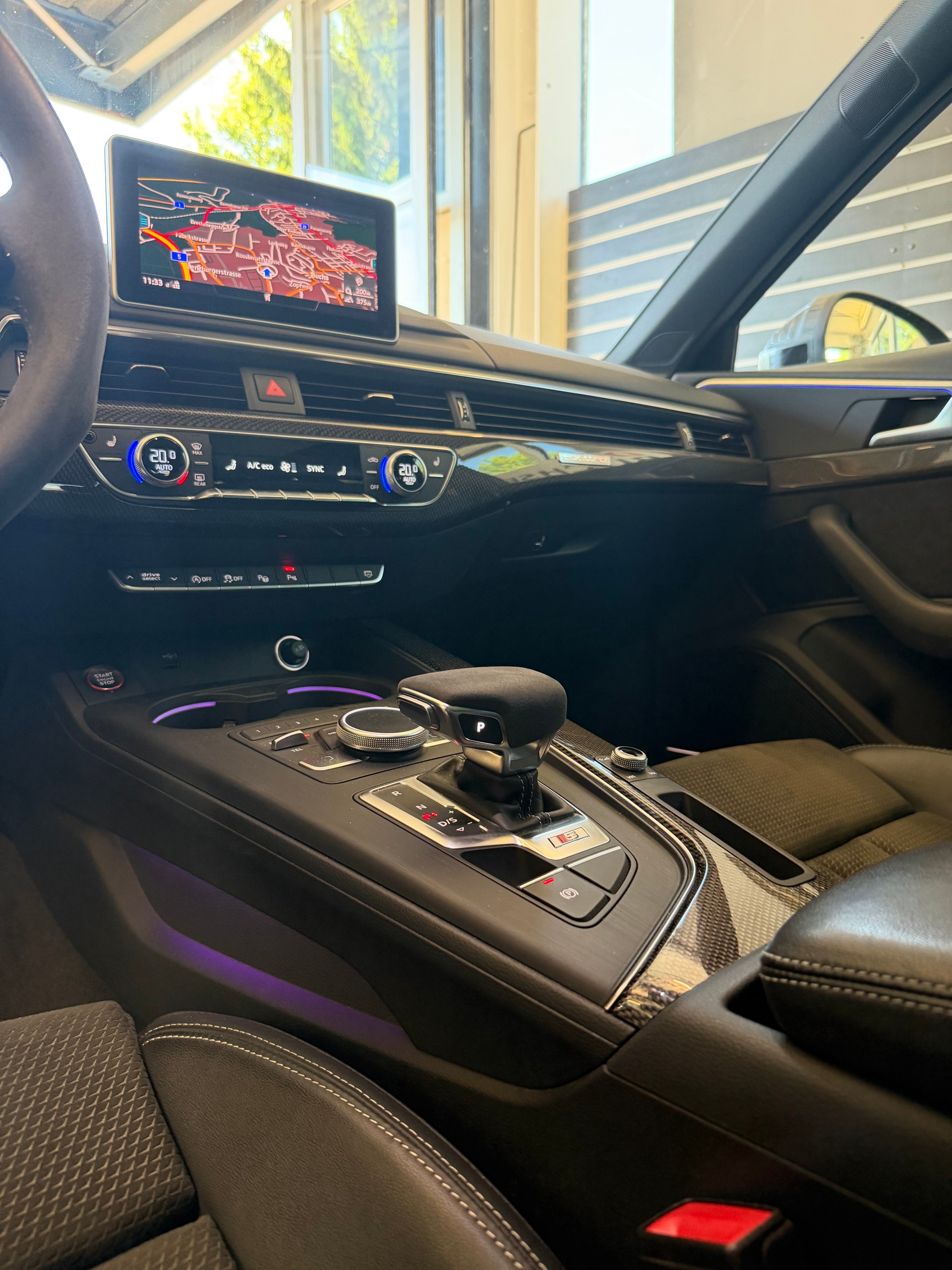 AUDI S4 Avant 3.0 V6 TFSI quattro S-Tronic-image-14