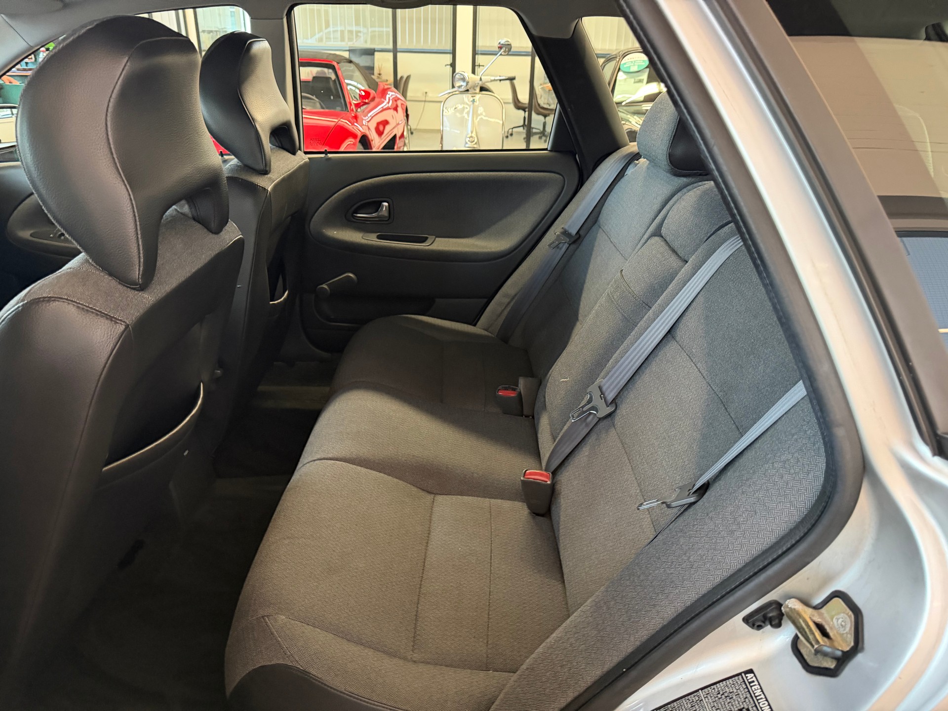VOLVO V40 2.0T-image-15