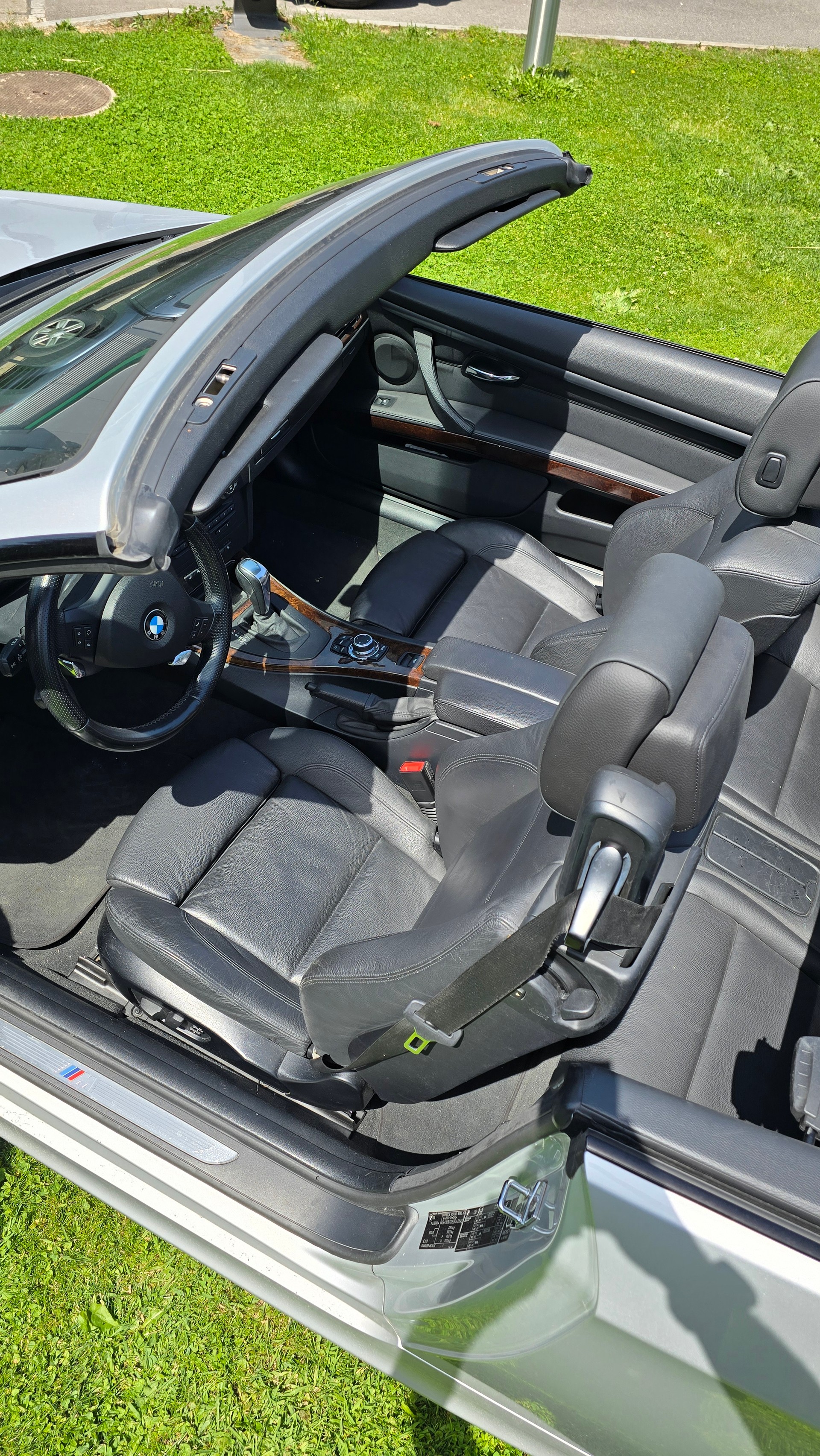 BMW 330i-image-2