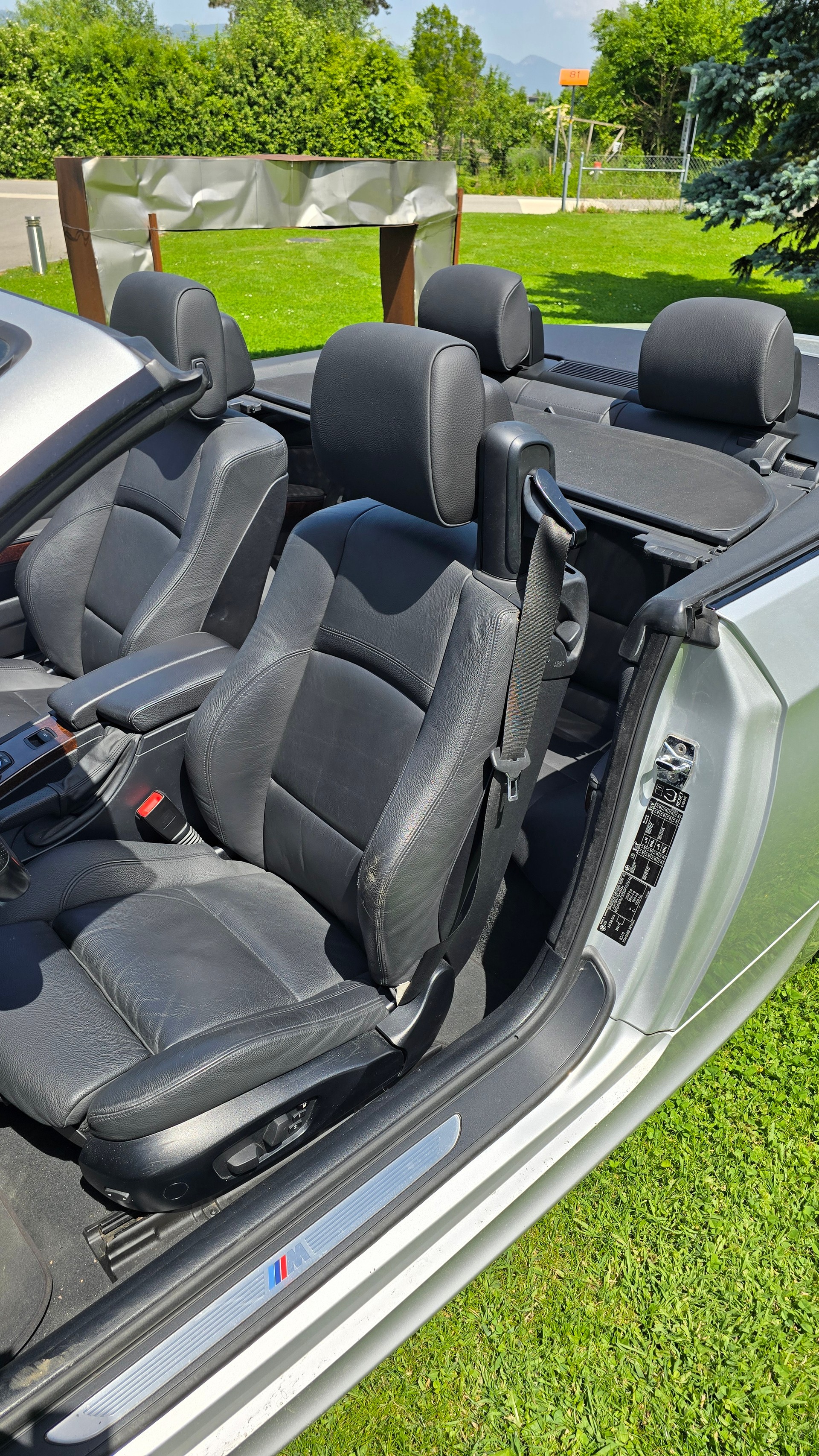 BMW 330i-image-3