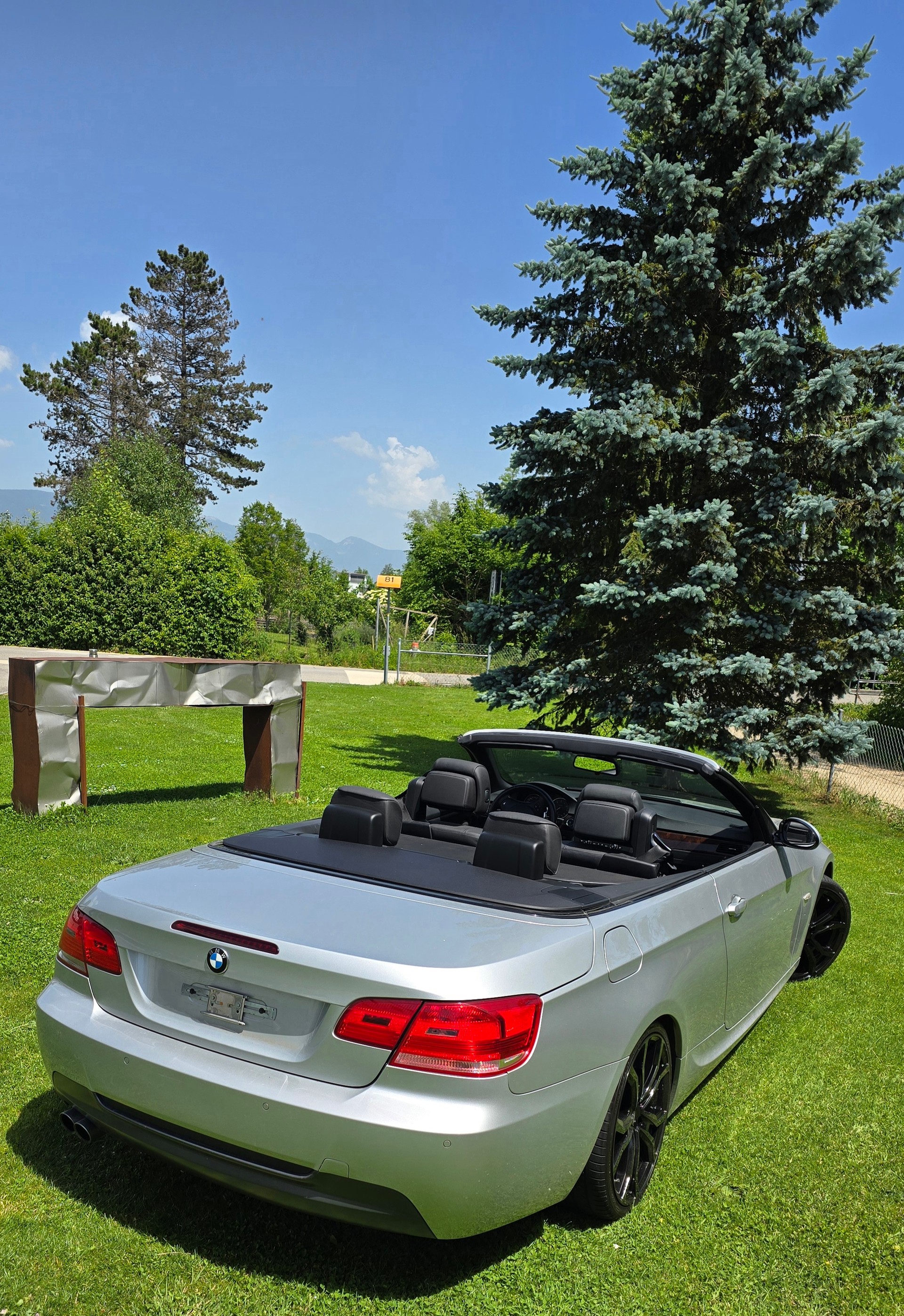 BMW 330i-image-4