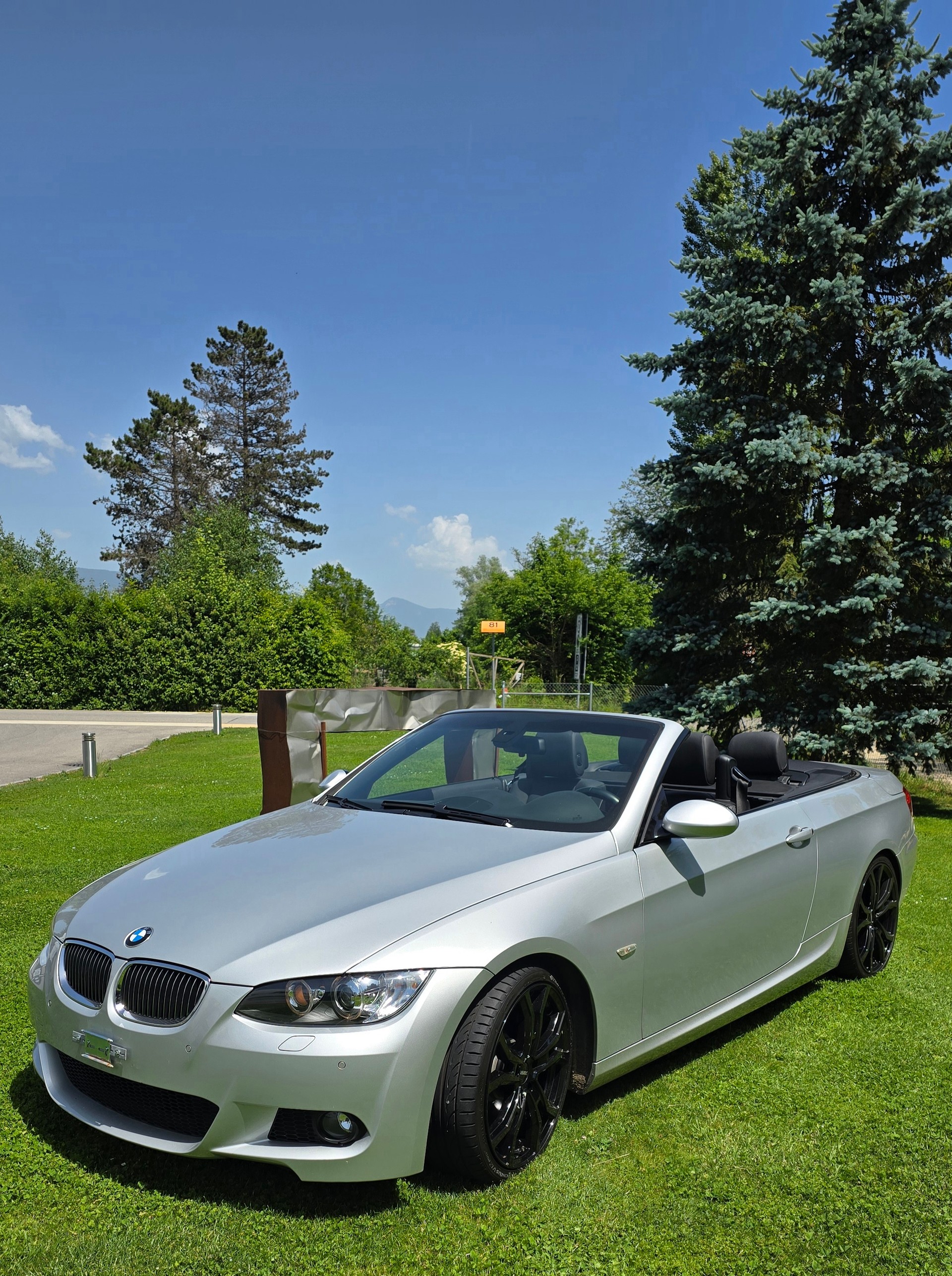 BMW 330i-image-0