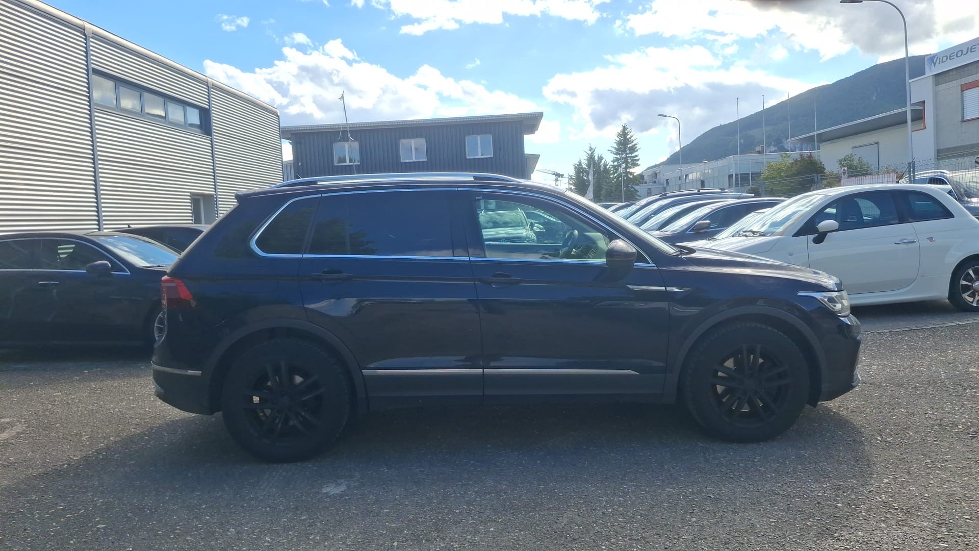 VW Tiguan 2.0 TDI SCR Elegance 4Motion DSG-image-3