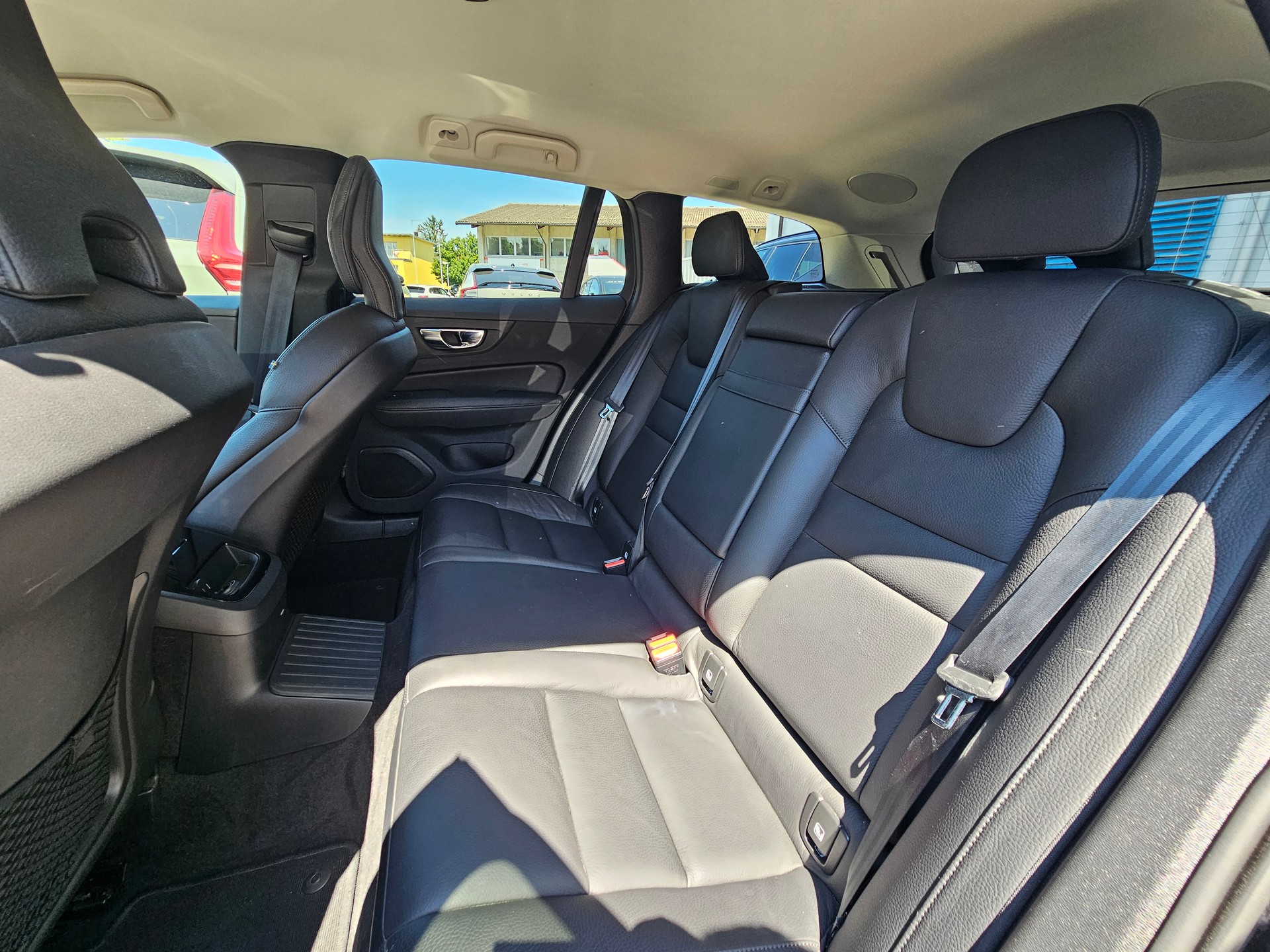 VOLVO V60 2.0 T6 TE Inscription eAWD-image-15