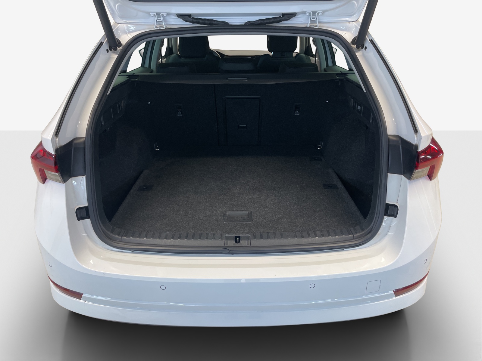 SKODA Octavia Combi 2.0 TDI DSG Ambition-image-12