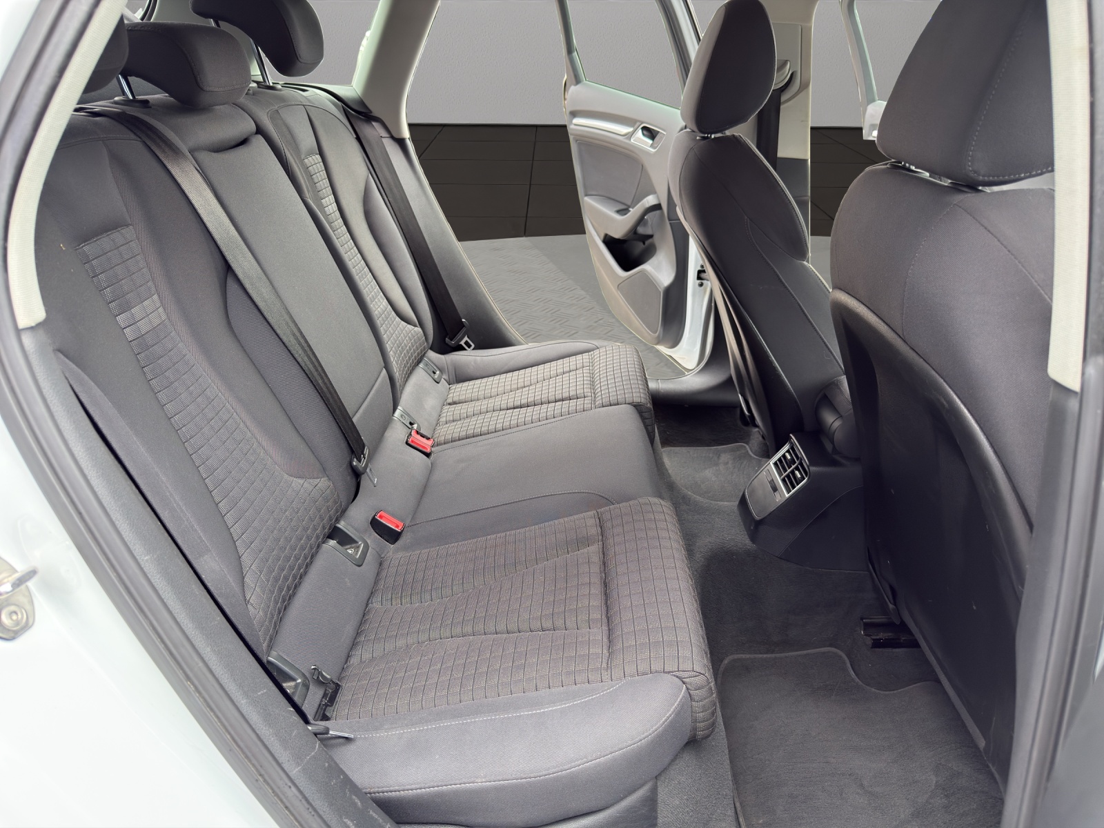 AUDI A3 Sportback 1.4 TFSI Ambition-image-17