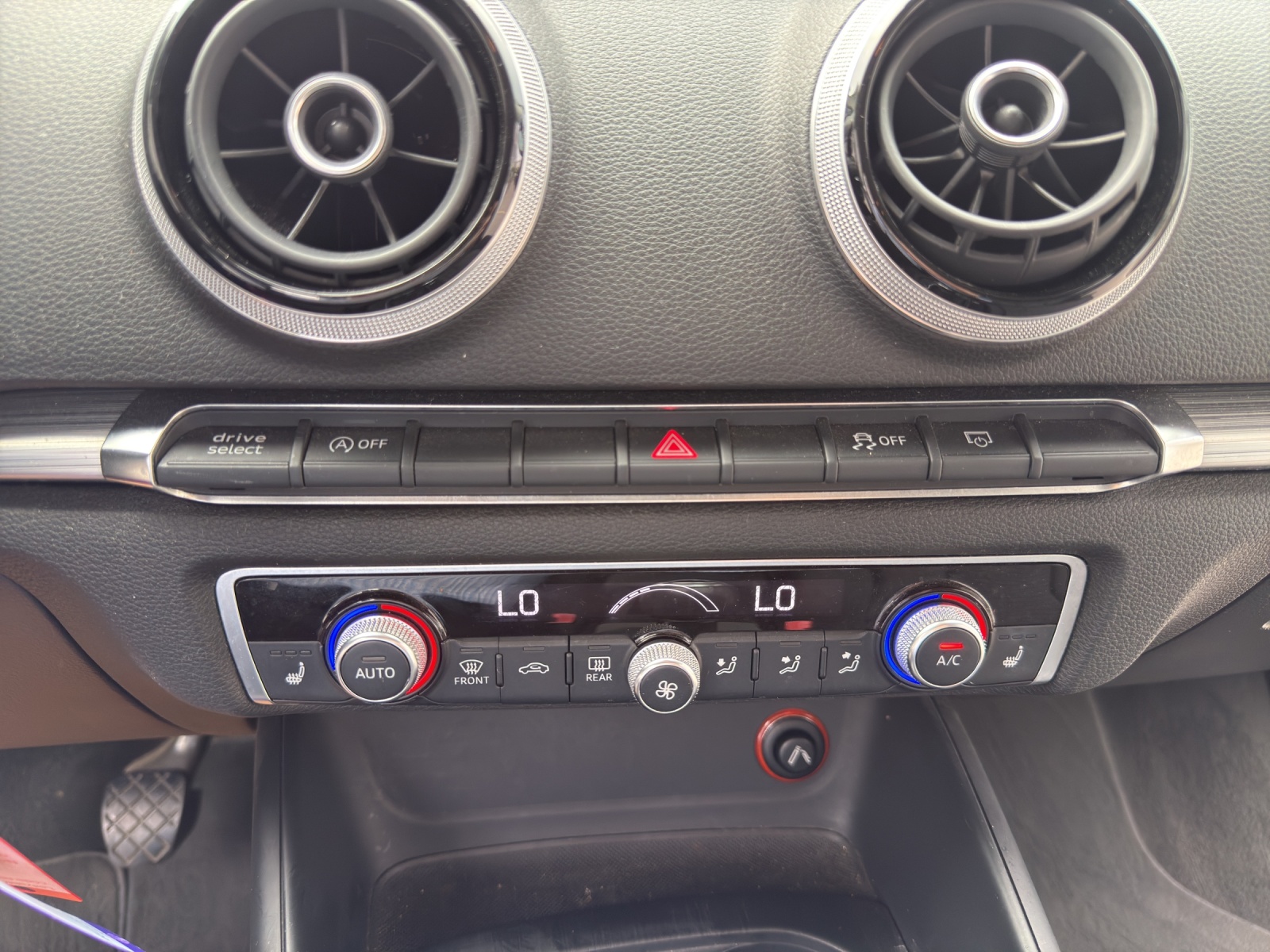 AUDI A3 Sportback 1.4 TFSI Ambition-image-15