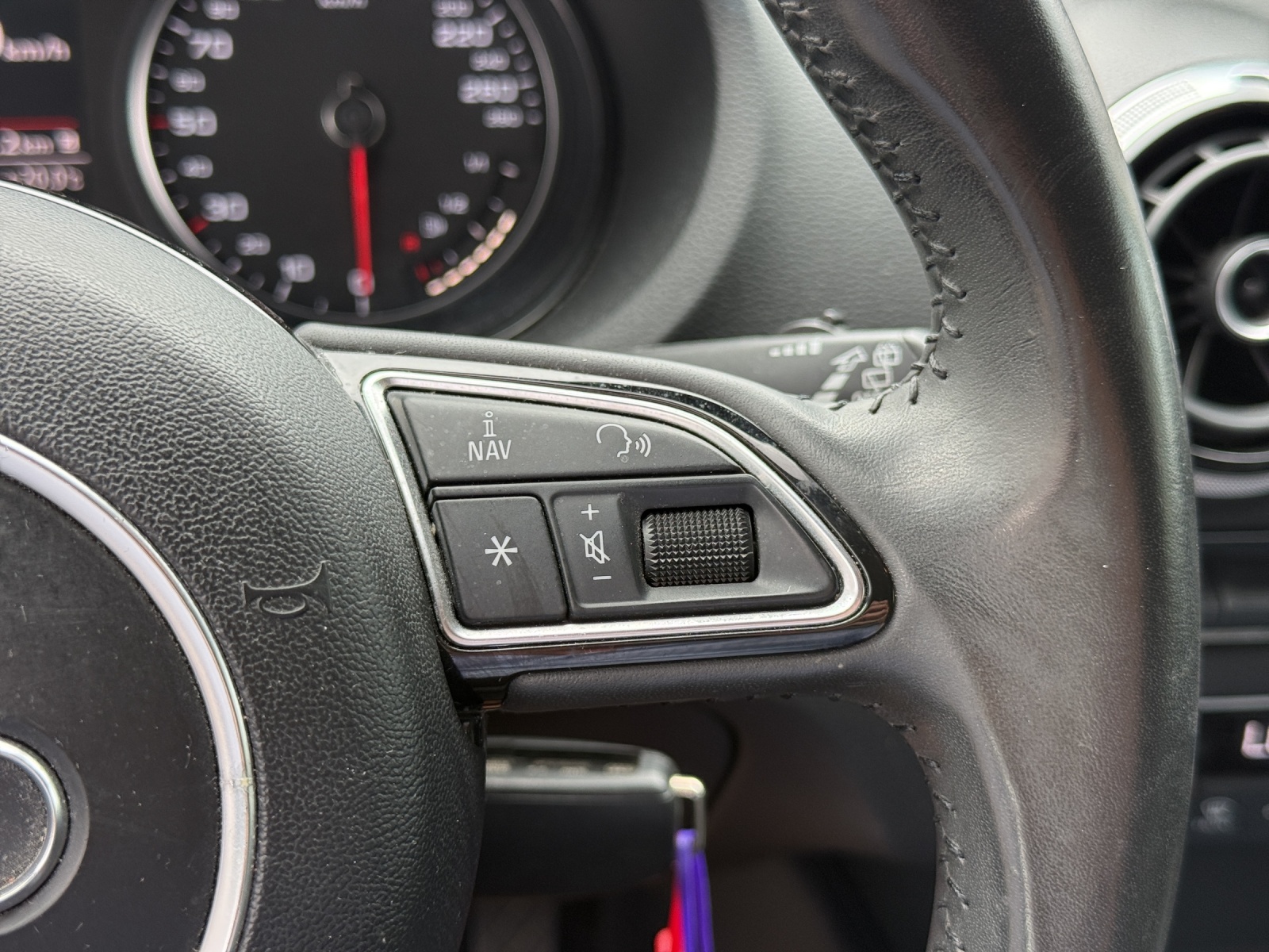 AUDI A3 Sportback 1.4 TFSI Ambition-image-26