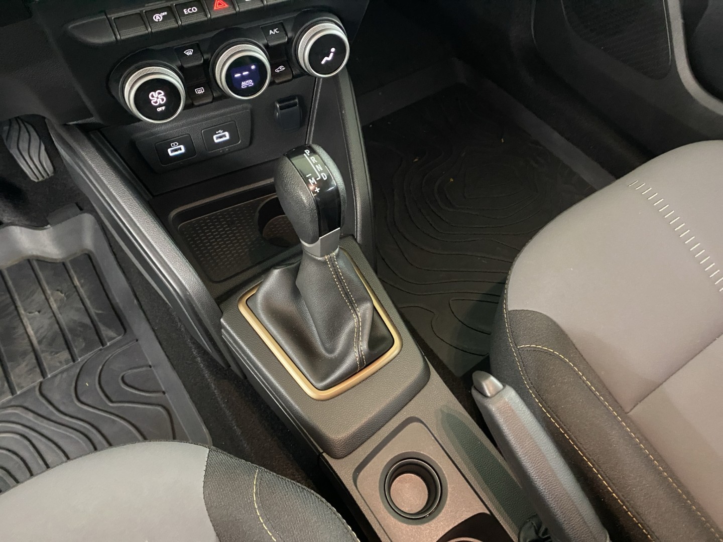 DACIA Duster TCe 150 Extreme EDC 4x2-image-10