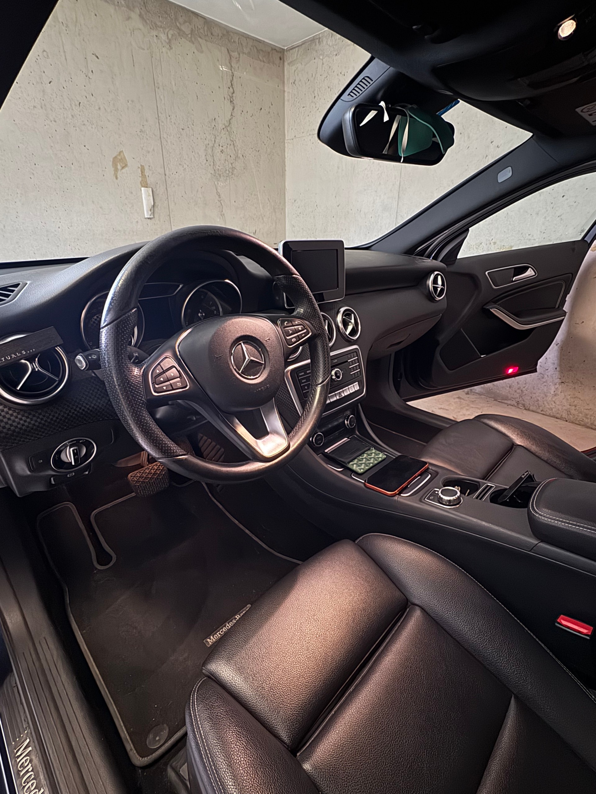 MERCEDES-BENZ A 200 AMG Line-image-3