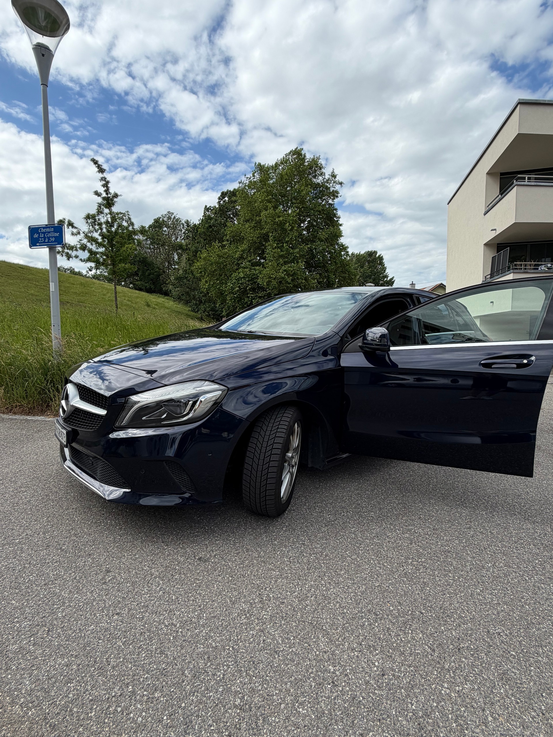 MERCEDES-BENZ A 200 AMG Line-image-1
