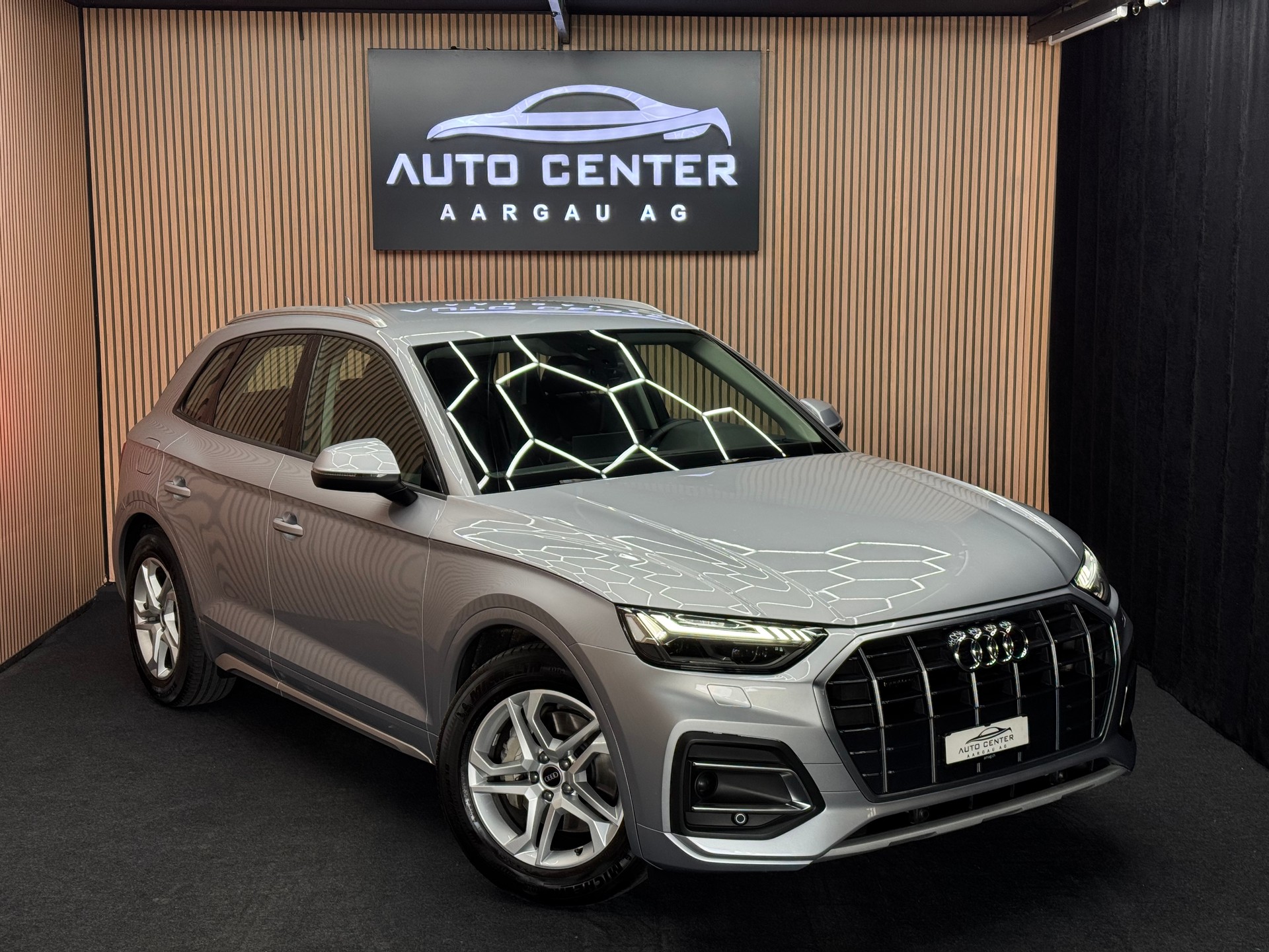 AUDI Q5 2.0 40 TDI Advanced quattro S-Tronic | 1 Jahr Garantie | Facelift | *ab CHF 239.-/ Monat*-image-0