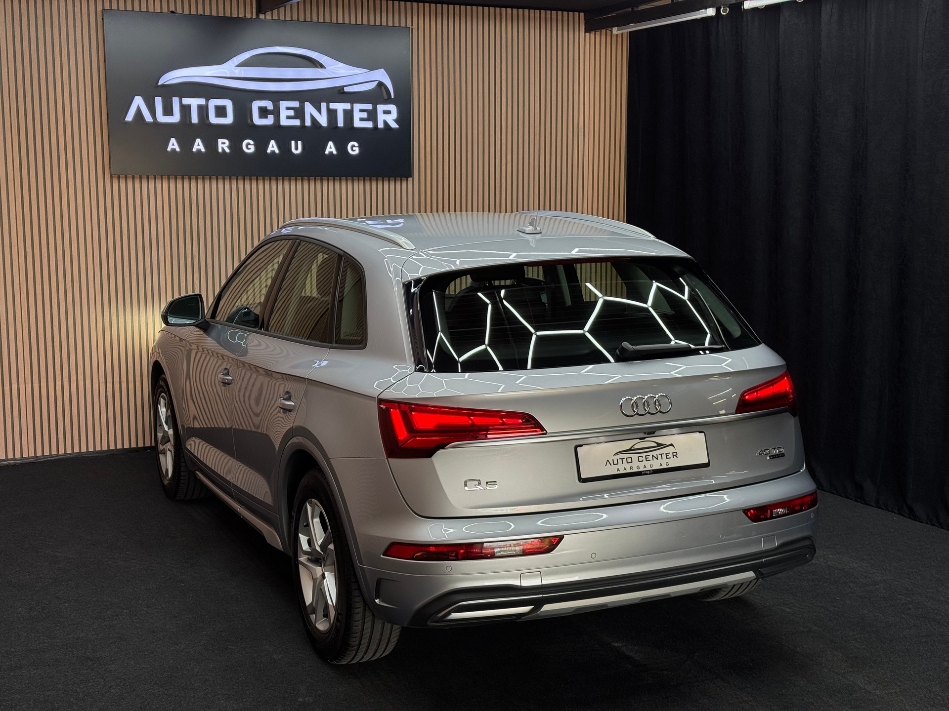 AUDI Q5 2.0 40 TDI Advanced quattro S-Tronic | 1 Jahr Garantie | Facelift | *ab CHF 239.-/ Monat*-image-3