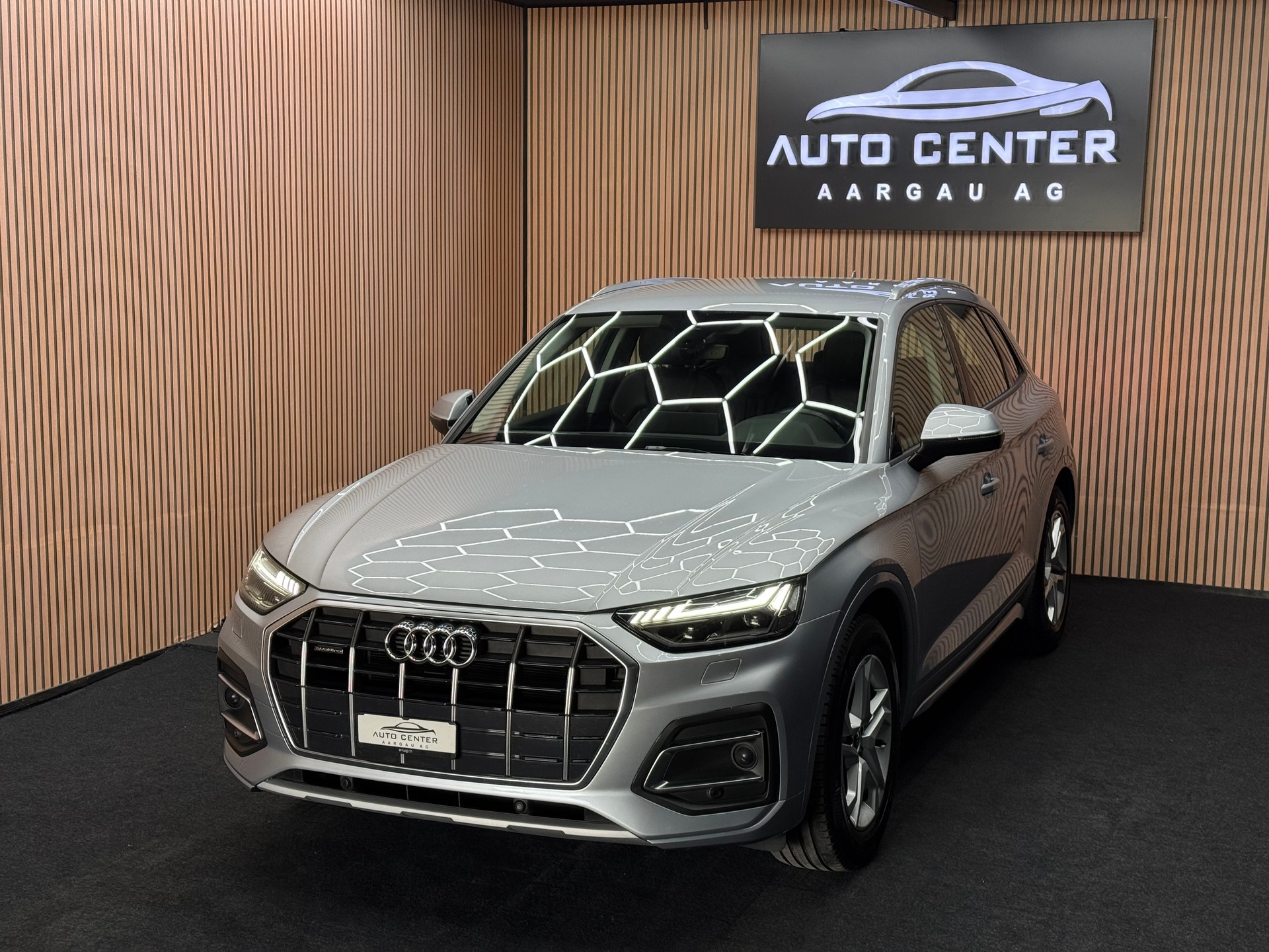 AUDI Q5 2.0 40 TDI Advanced quattro S-Tronic | 1 Jahr Garantie | Facelift | *ab CHF 239.-/ Monat*-image-2