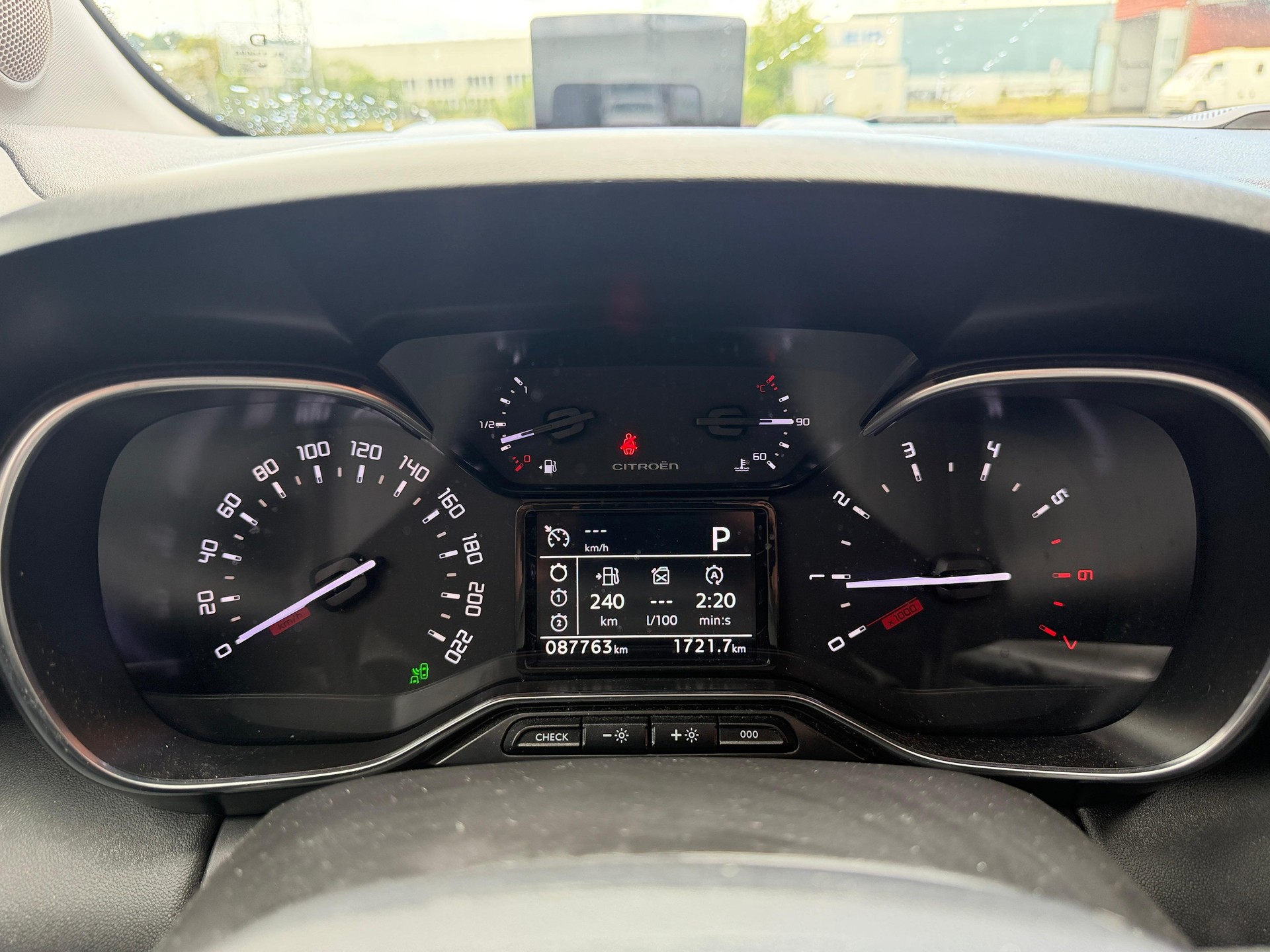 CITROEN C3 Aircross 1.2i PureTech Feel-image-8