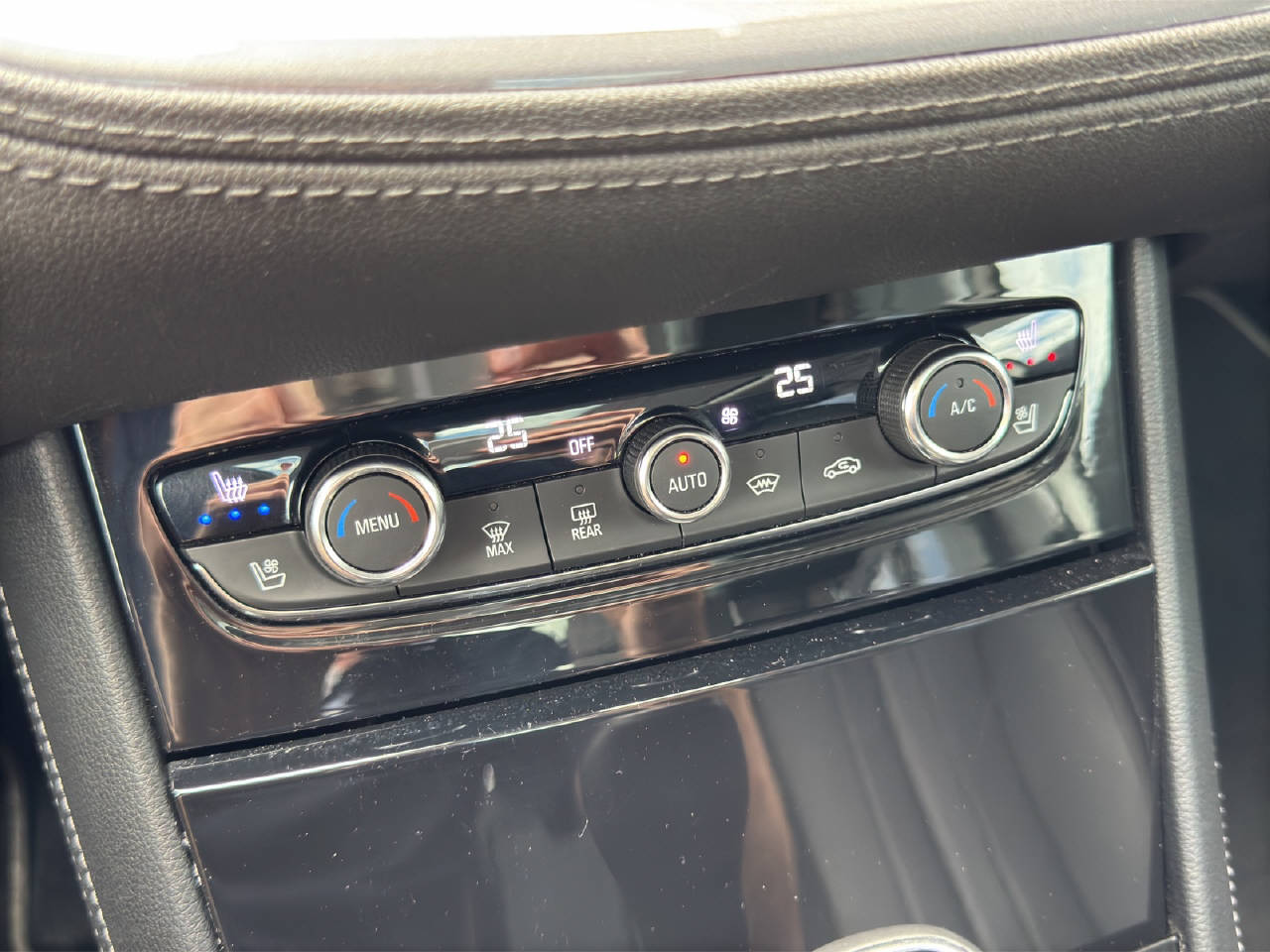 OPEL Grandland X 1.6 CDTi Ultimate-image-10