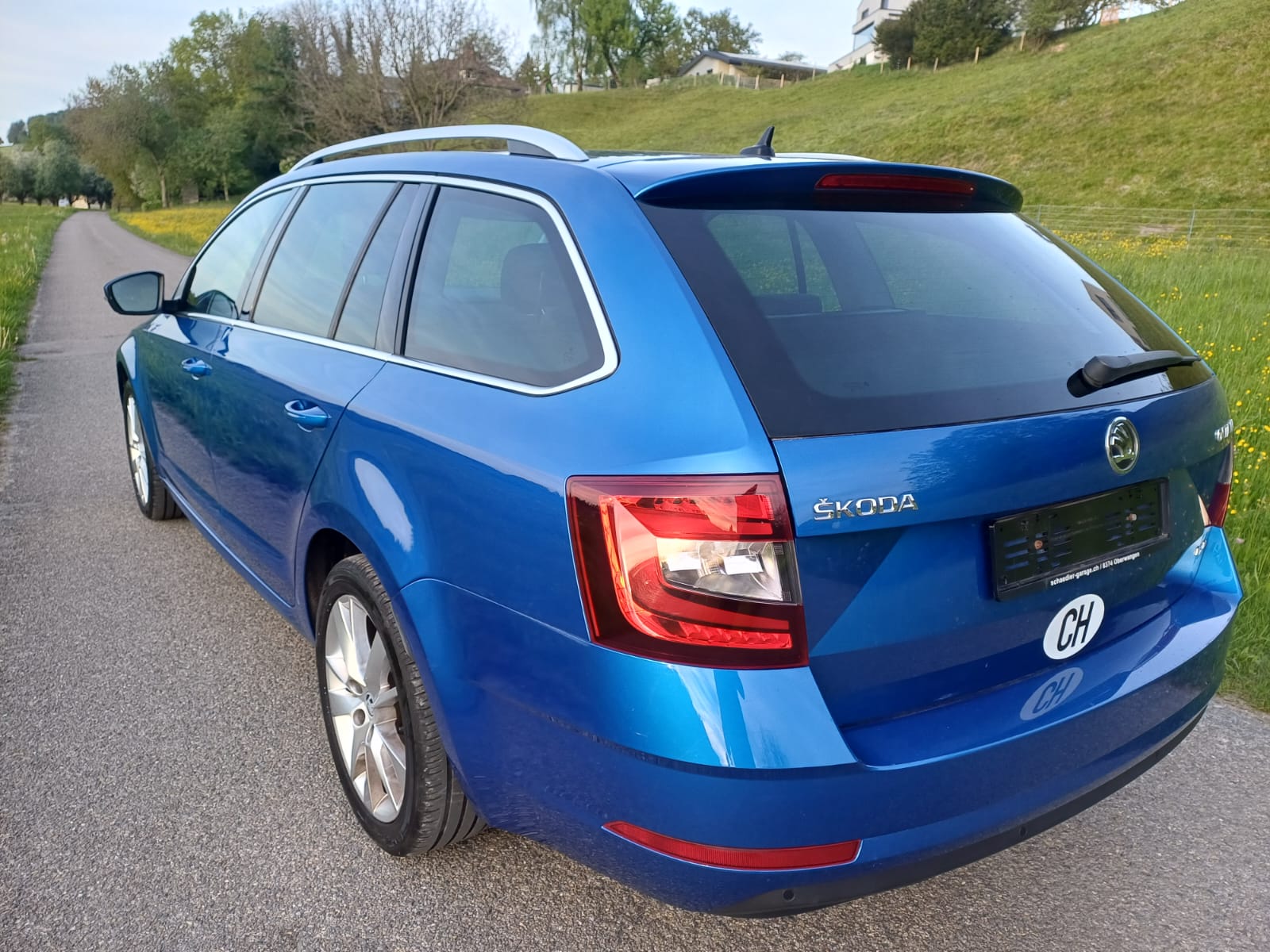 SKODA Octavia Combi 2.0 TDI Ambition 4x4-image-3