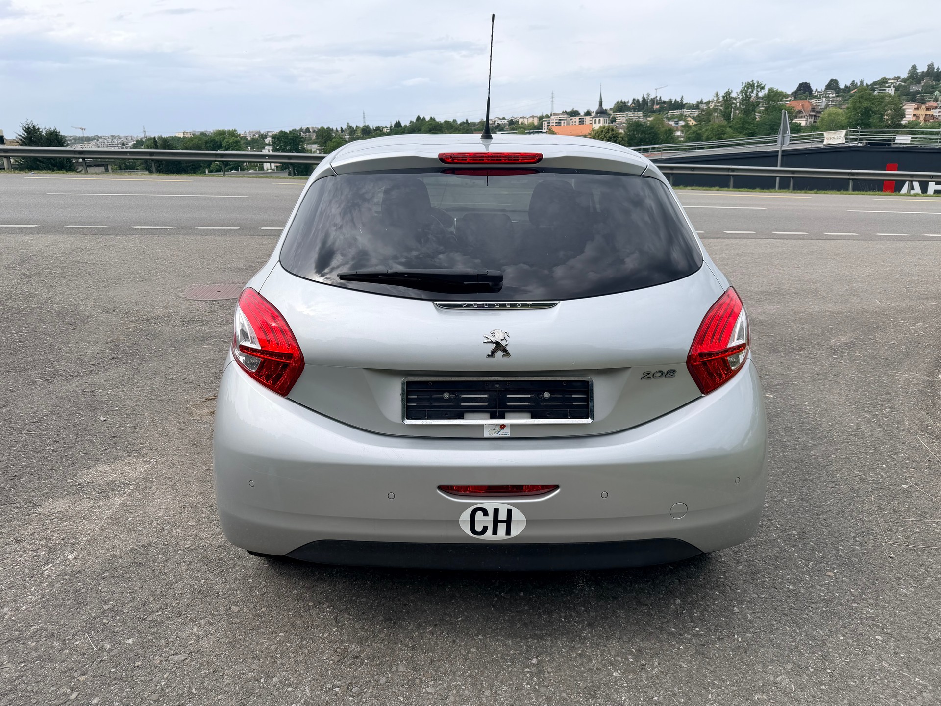 PEUGEOT 208 1.2 VTI Style nouvelle courroie de distribution et pompe à eau-image-3
