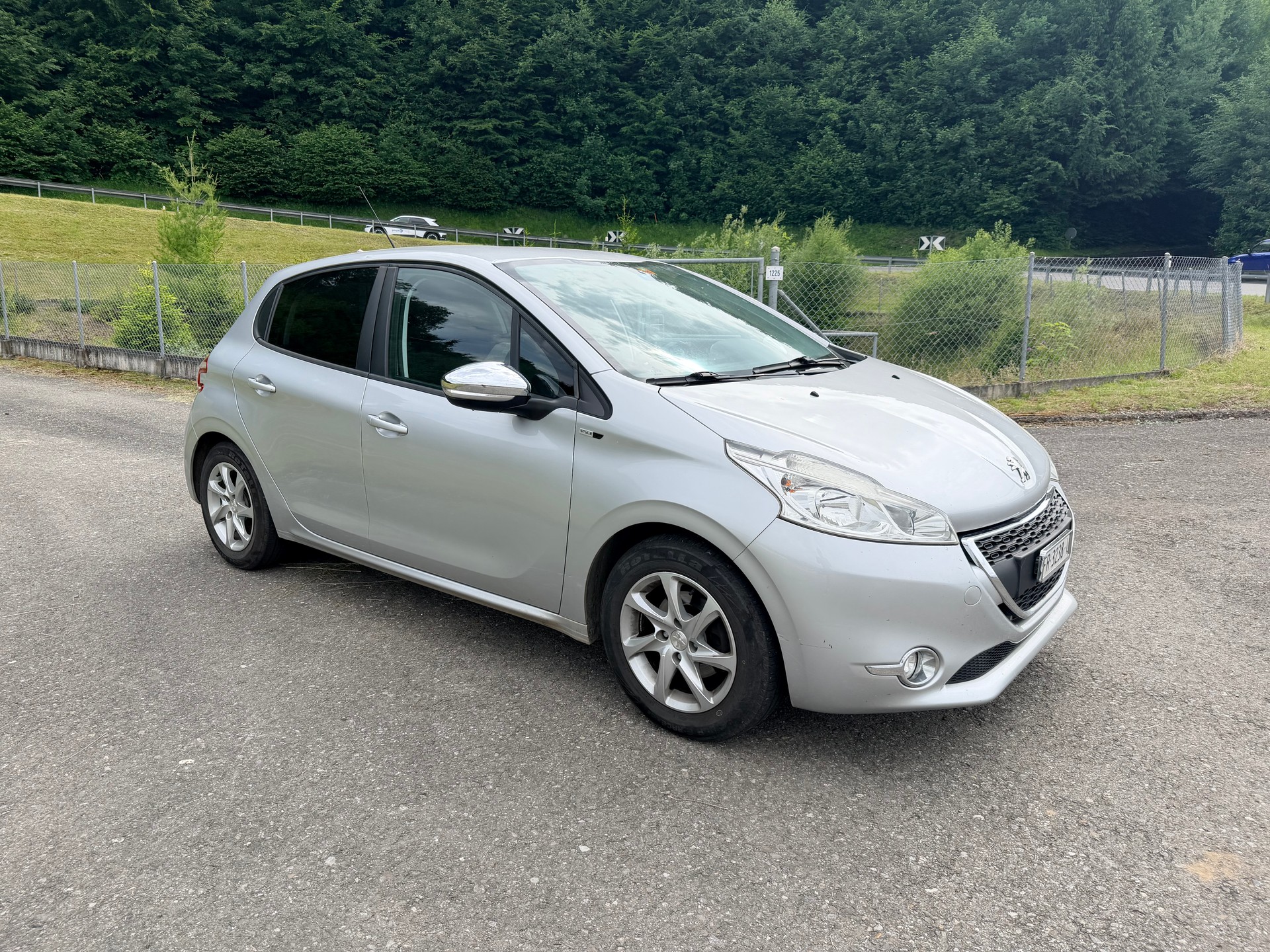 PEUGEOT 208 1.2 VTI Style nouvelle courroie de distribution et pompe à eau-image-2