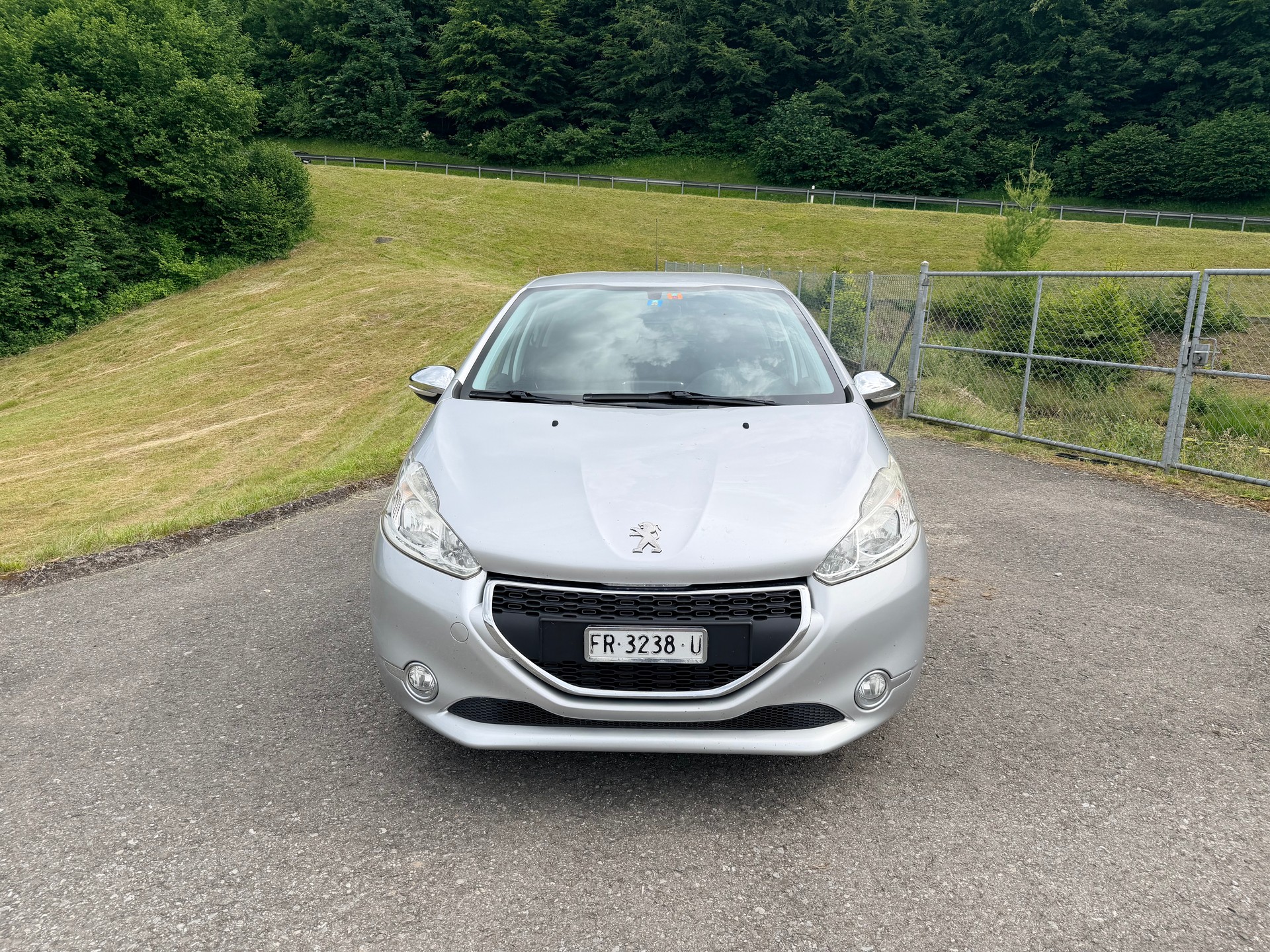 PEUGEOT 208 1.2 VTI Style nouvelle courroie de distribution et pompe à eau-image-0