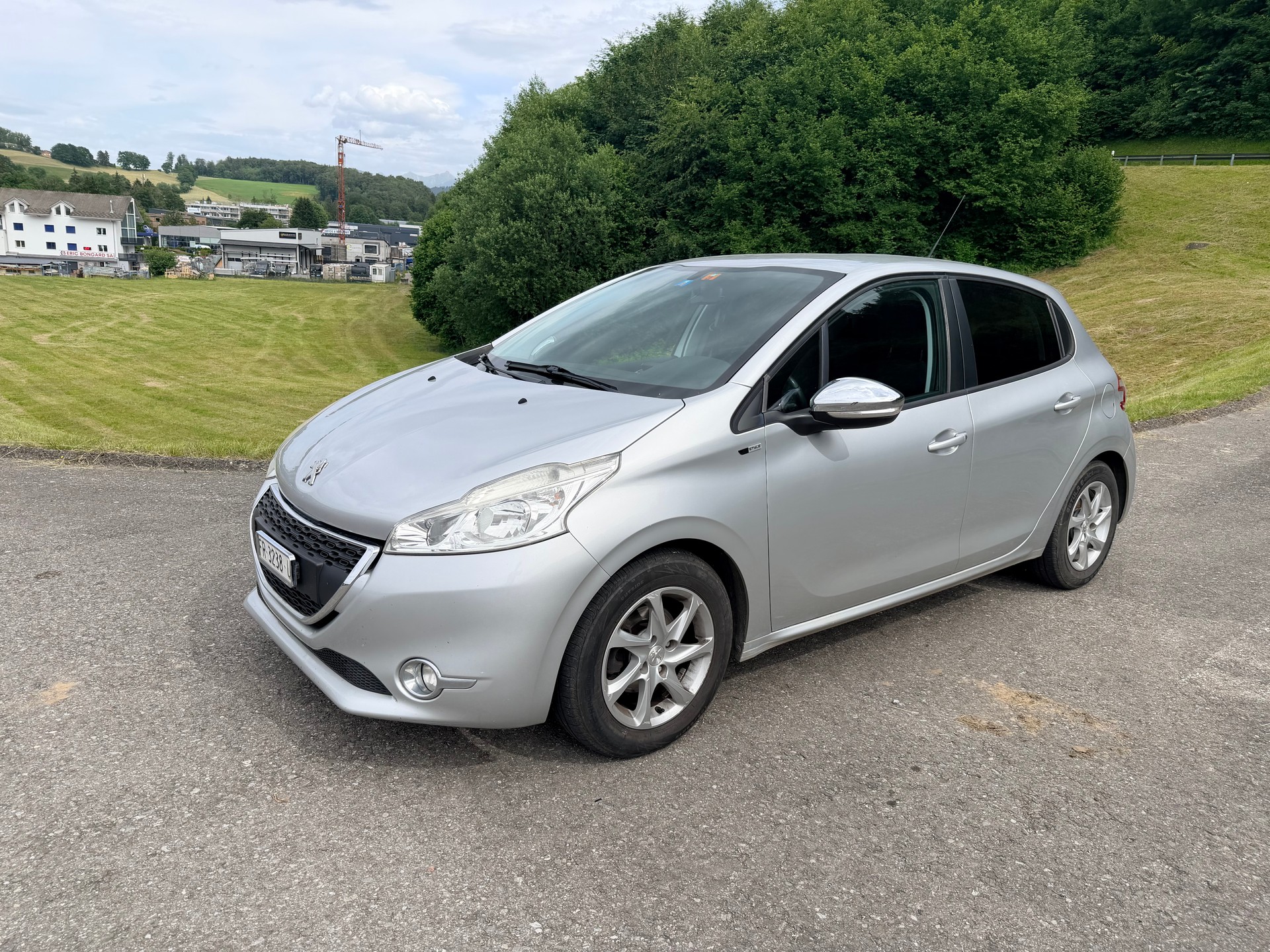 PEUGEOT 208 1.2 VTI Style nouvelle courroie de distribution et pompe à eau-image-1