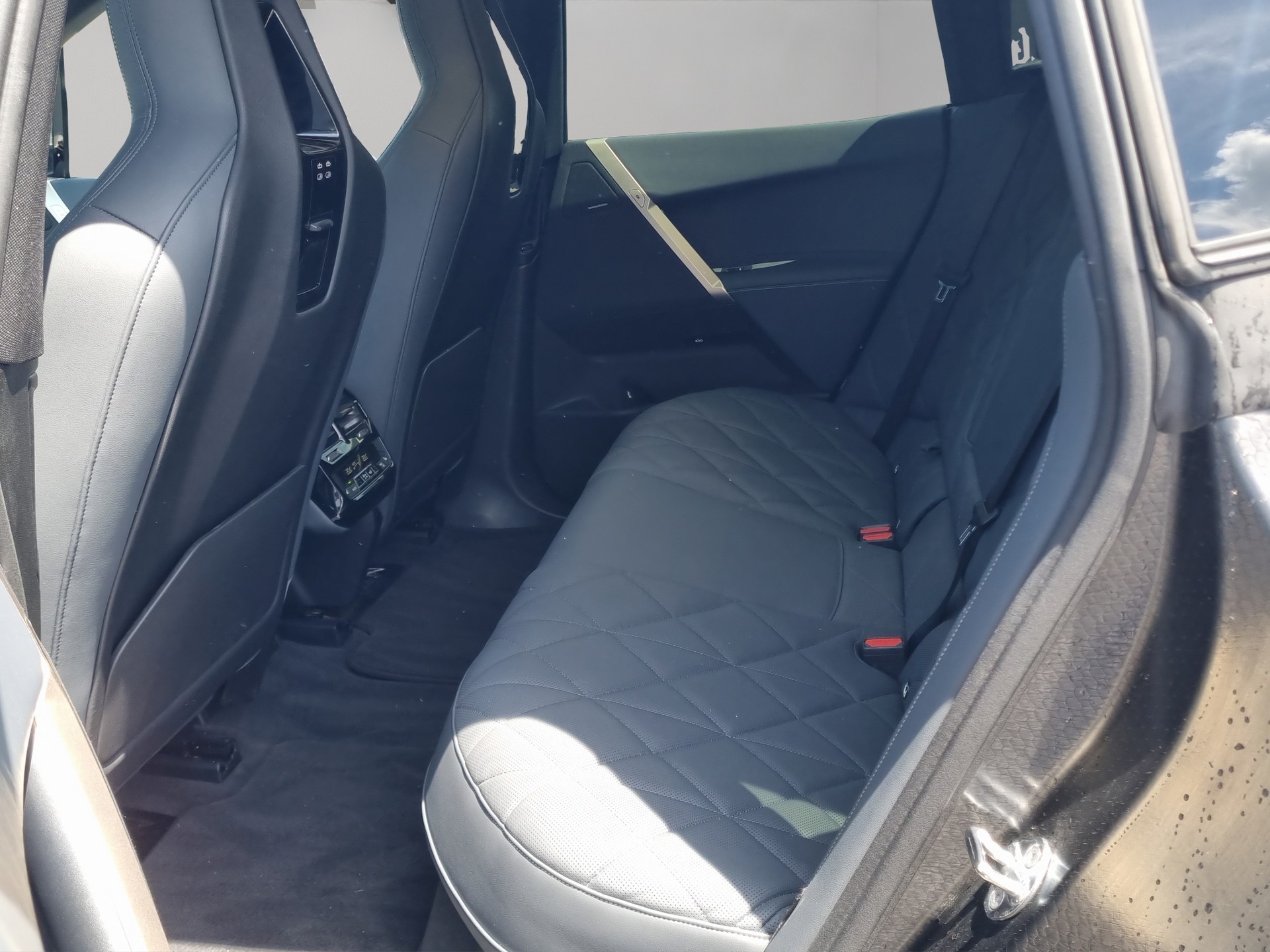 BMW iX xDrive40-image-19