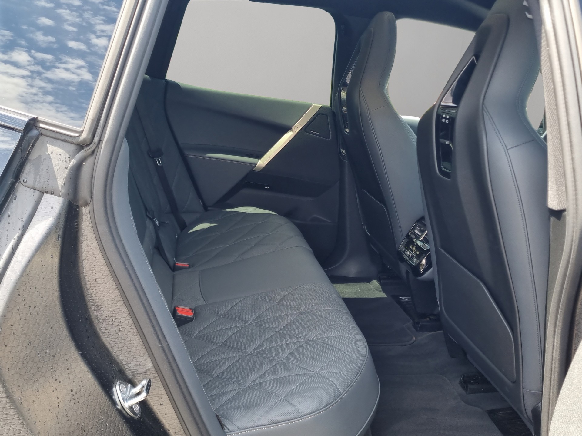 BMW iX xDrive40-image-22