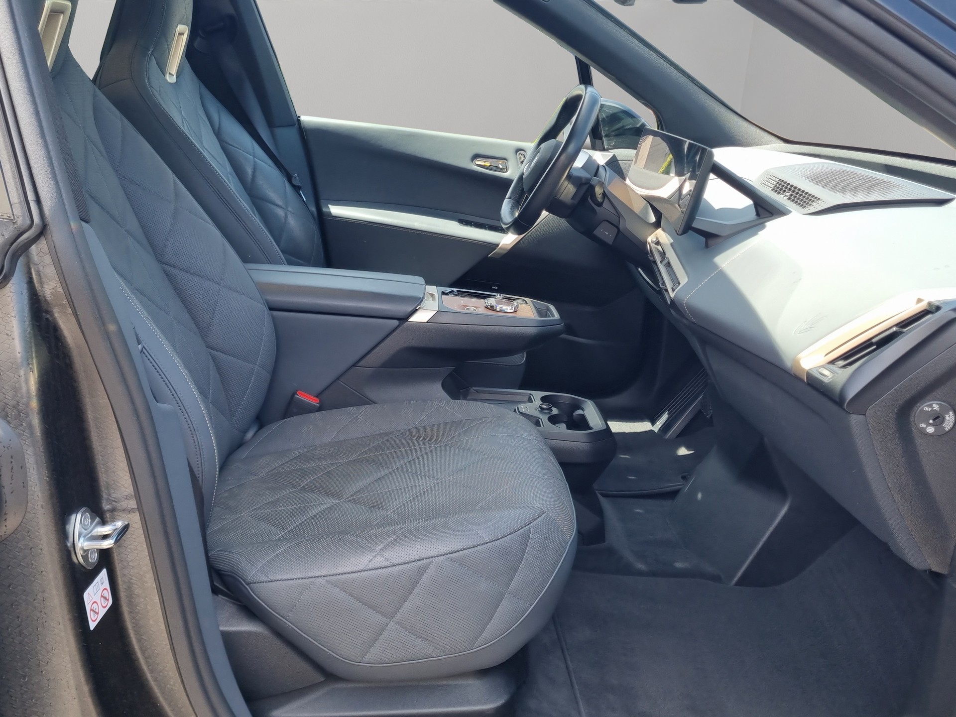 BMW iX xDrive40-image-21