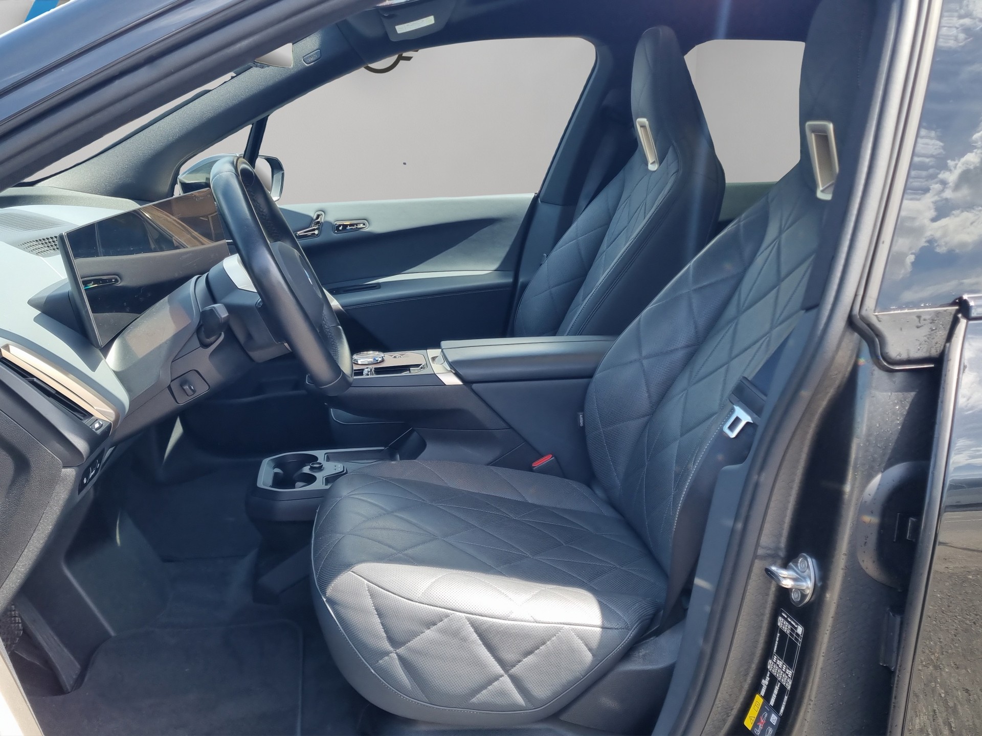 BMW iX xDrive40-image-11