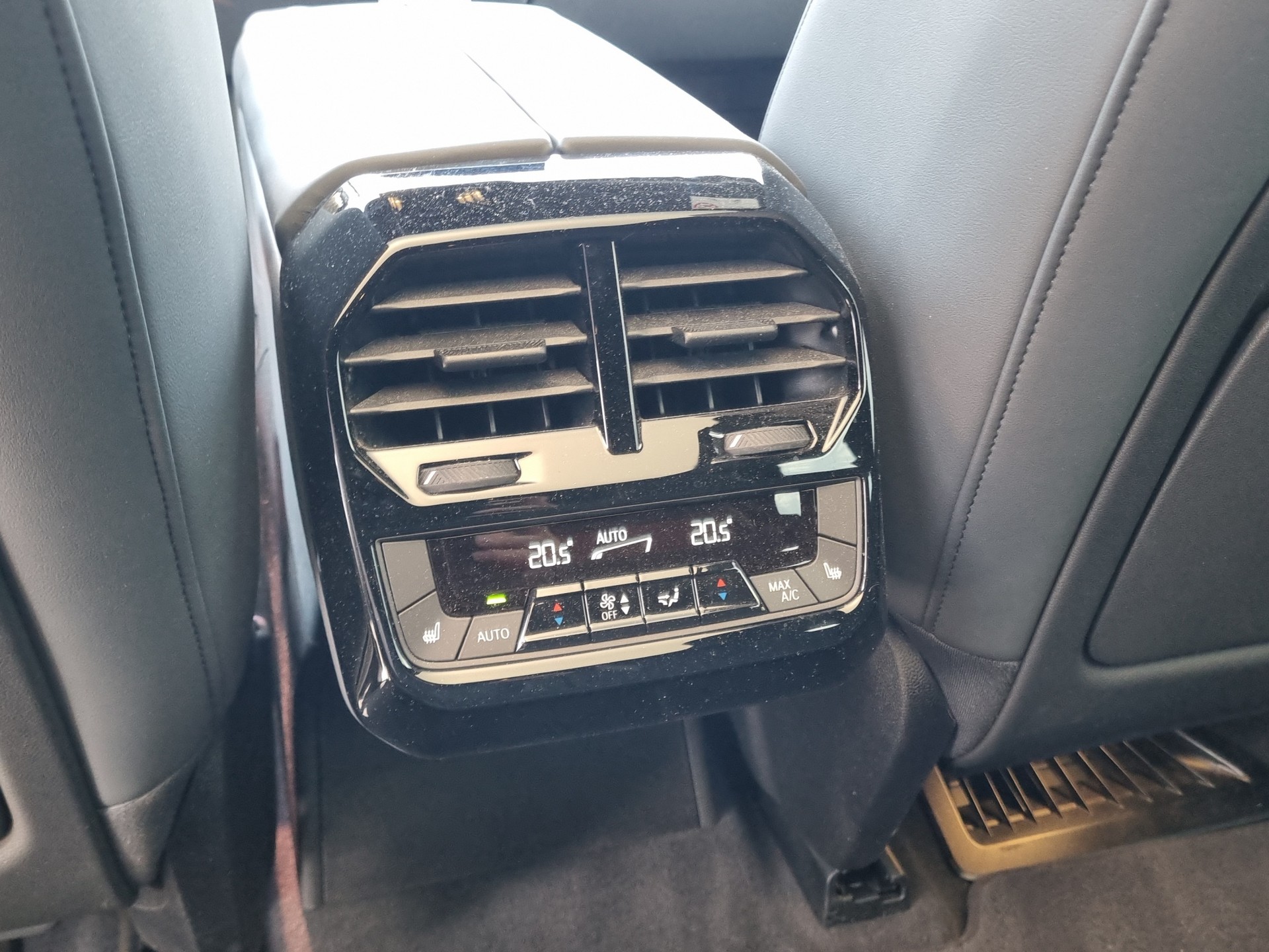 BMW iX xDrive40-image-23
