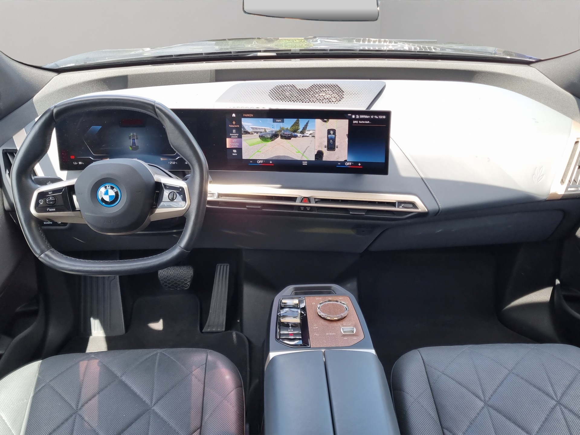 BMW iX xDrive40-image-16