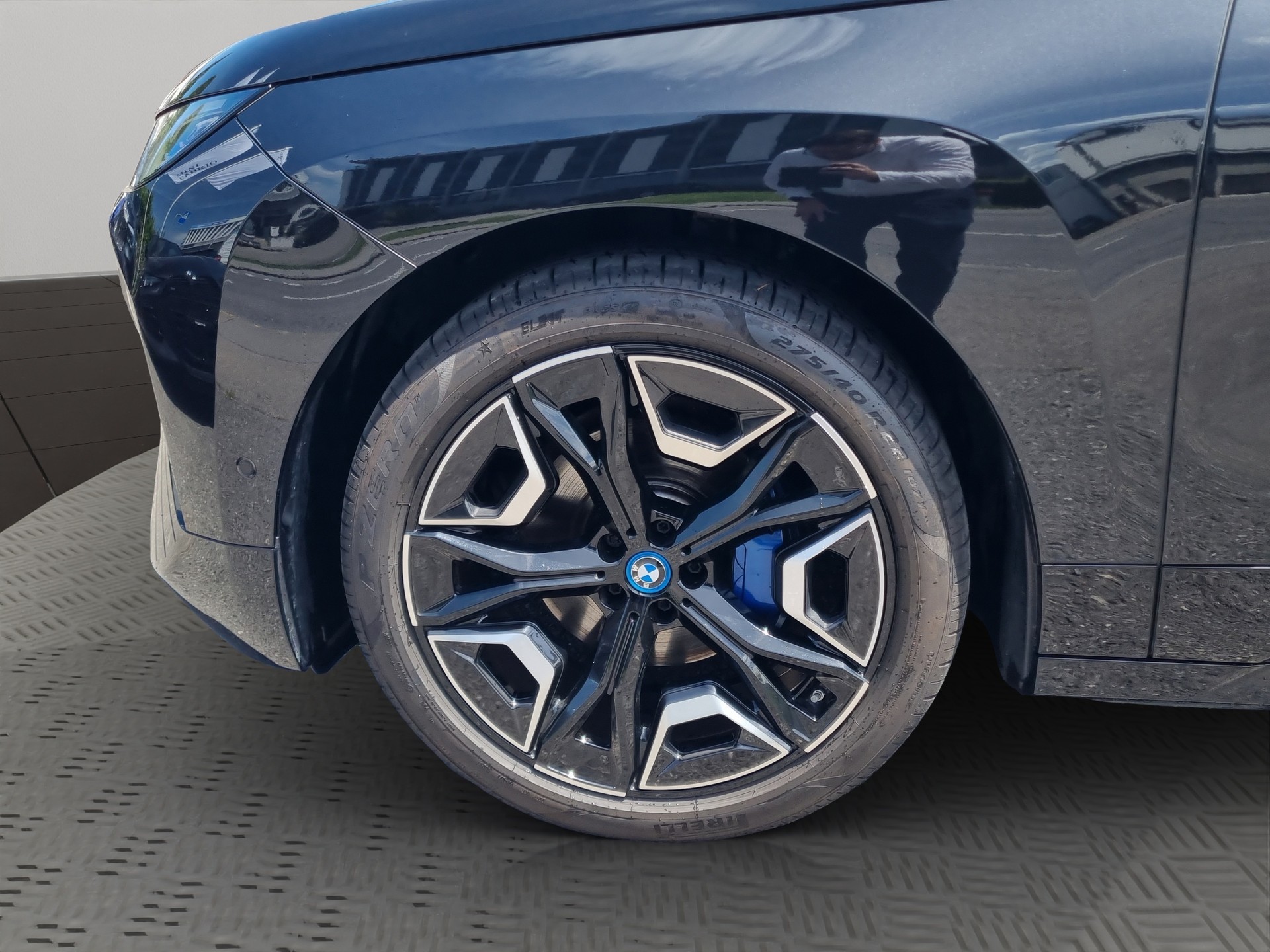 BMW iX xDrive40-image-9