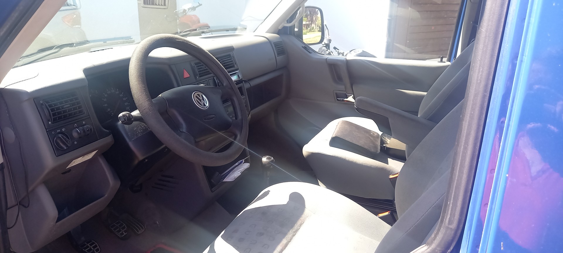 VW T4 Caravell 2.5TDI ABS-image-6