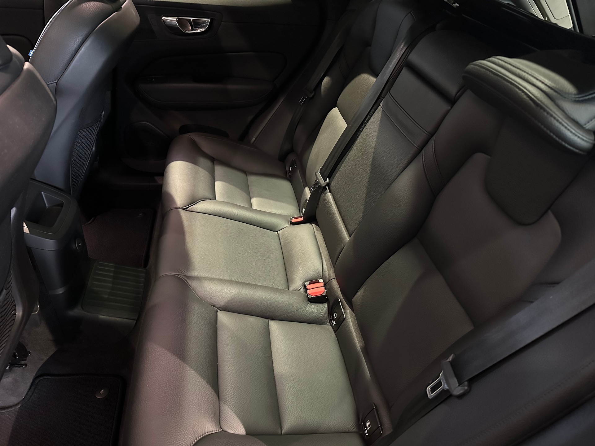 VOLVO XC60 T8 eAWD Inscription-image-12