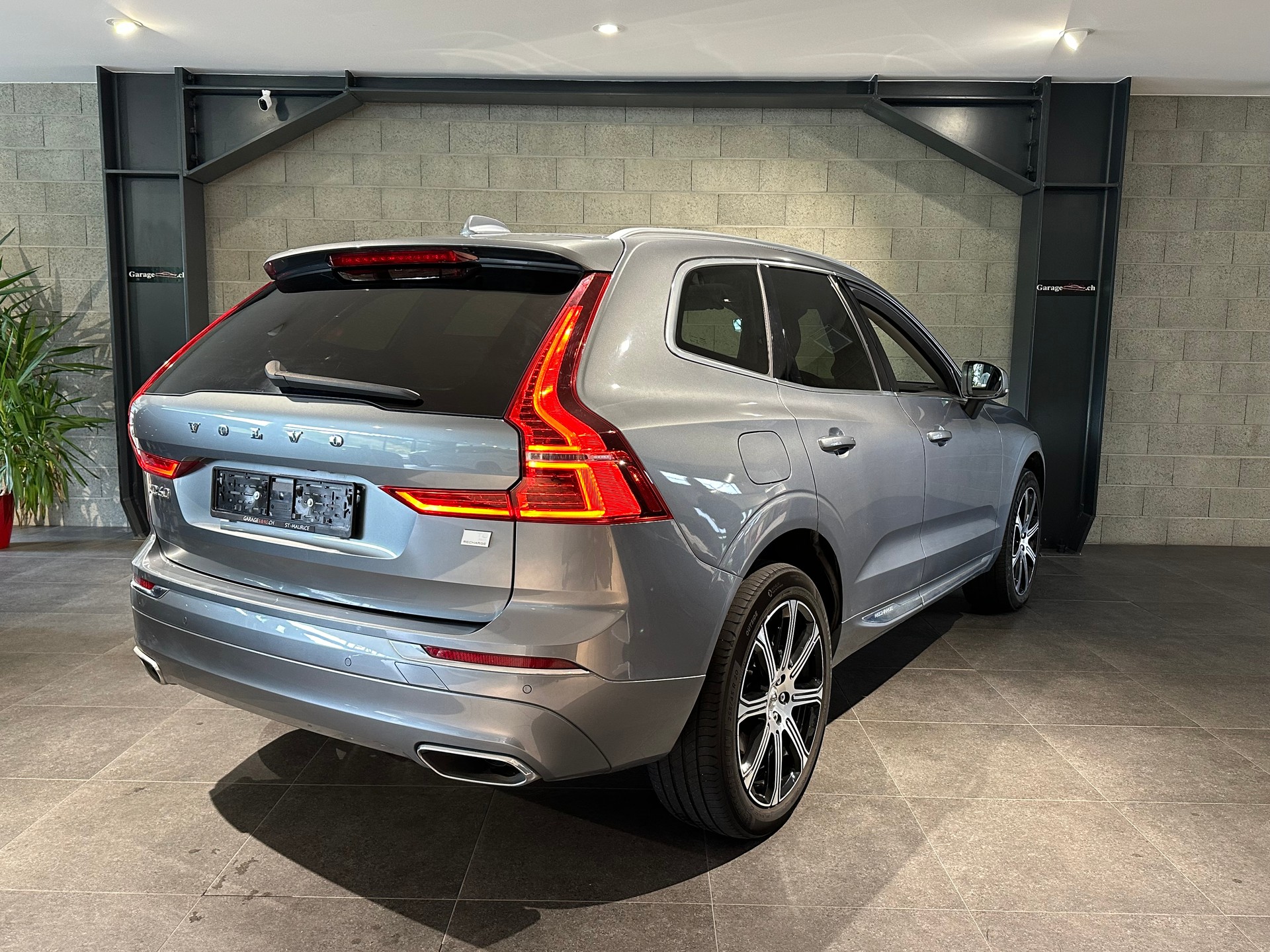 VOLVO XC60 T8 eAWD Inscription-image-4