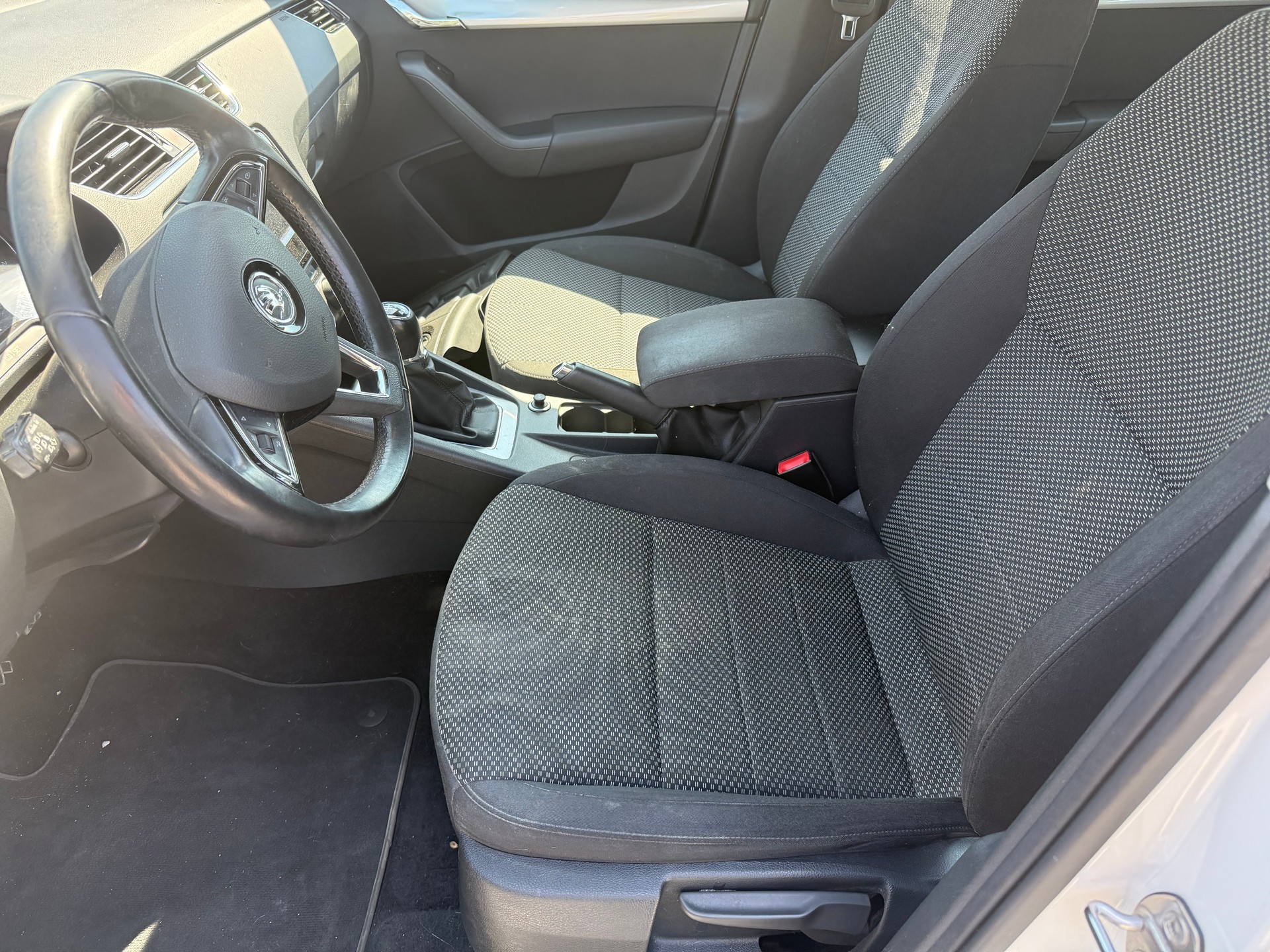SKODA Octavia Combi 1.6 TDI Style 4x4-image-8