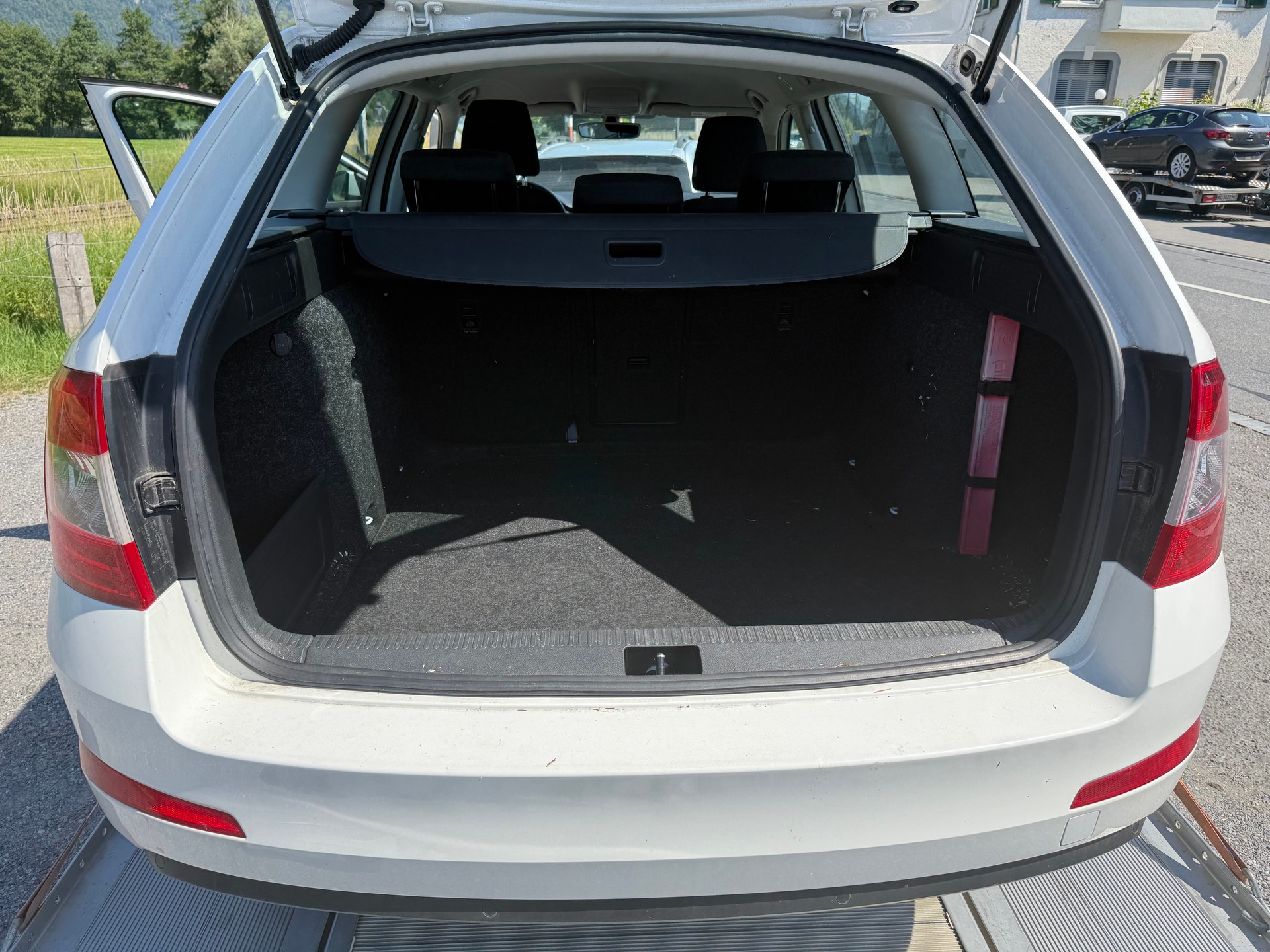SKODA Octavia Combi 1.6 TDI Style 4x4-image-11