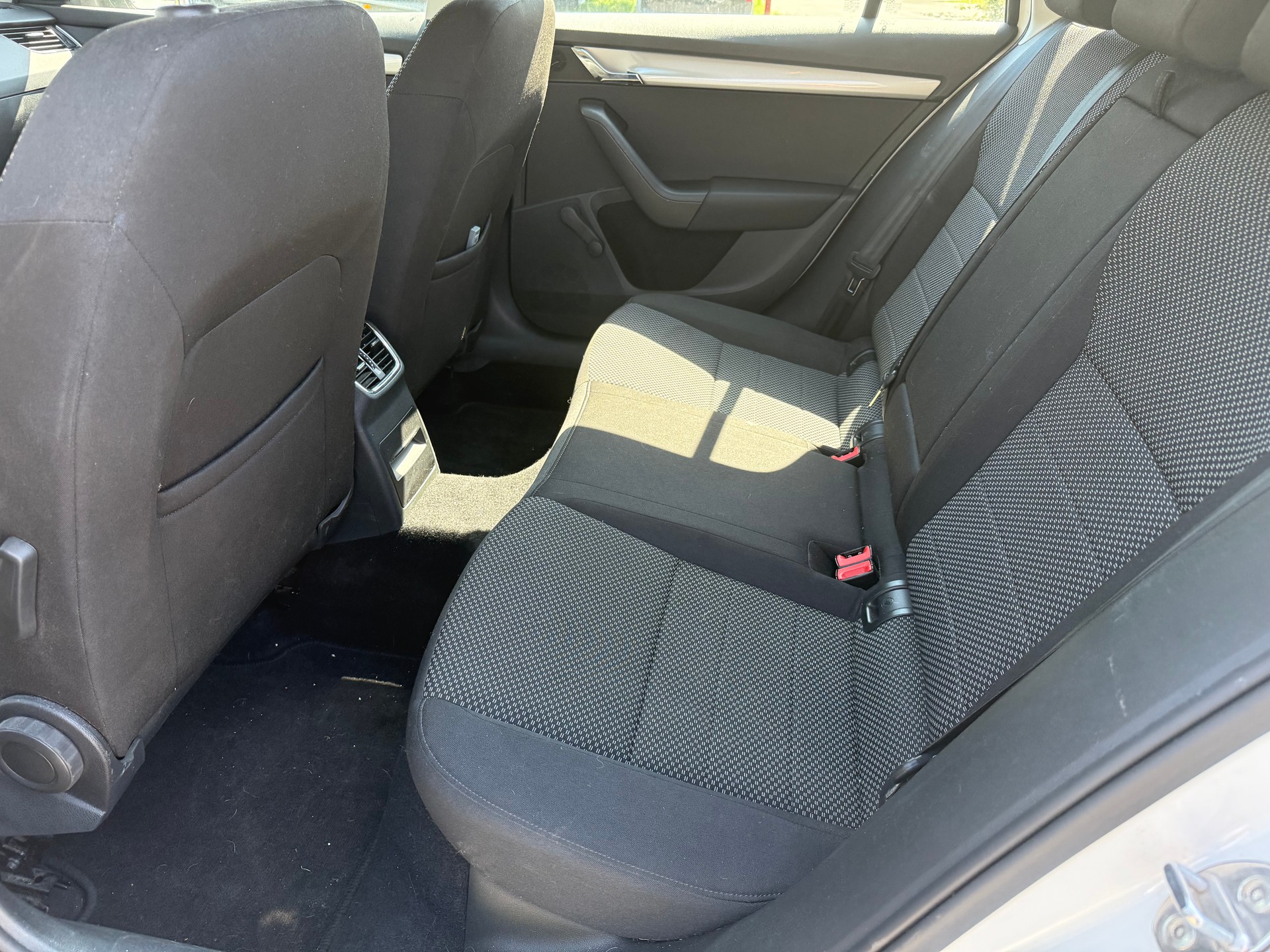 SKODA Octavia Combi 1.6 TDI Style 4x4-image-10