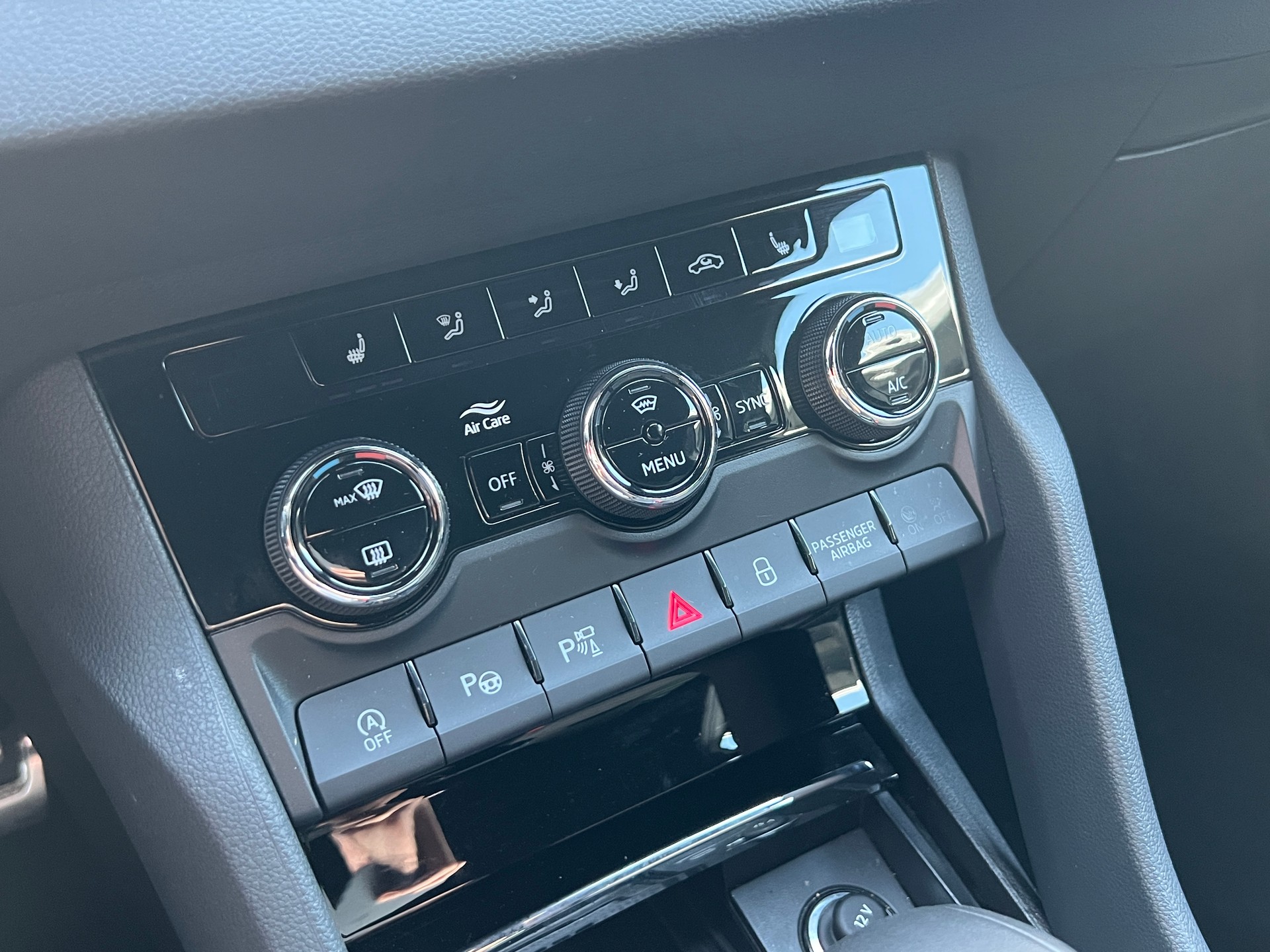 SKODA Karoq 2.0 TSI SportLine 4x4 DSG-image-9