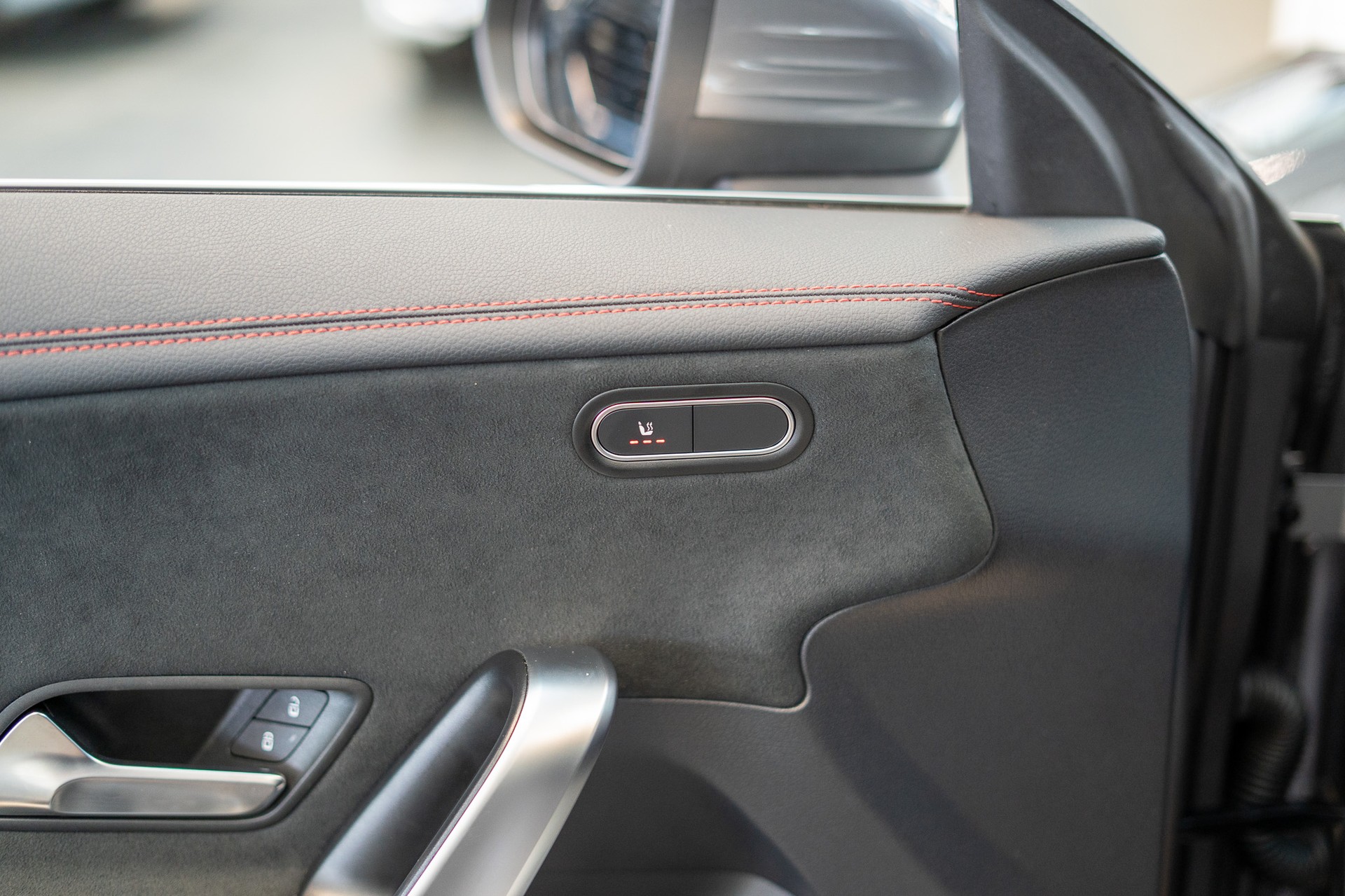 MERCEDES-BENZ CLA 200 AMG Line / Rückfahrkamera / Ambientebeleuchtung / Navi-image-11