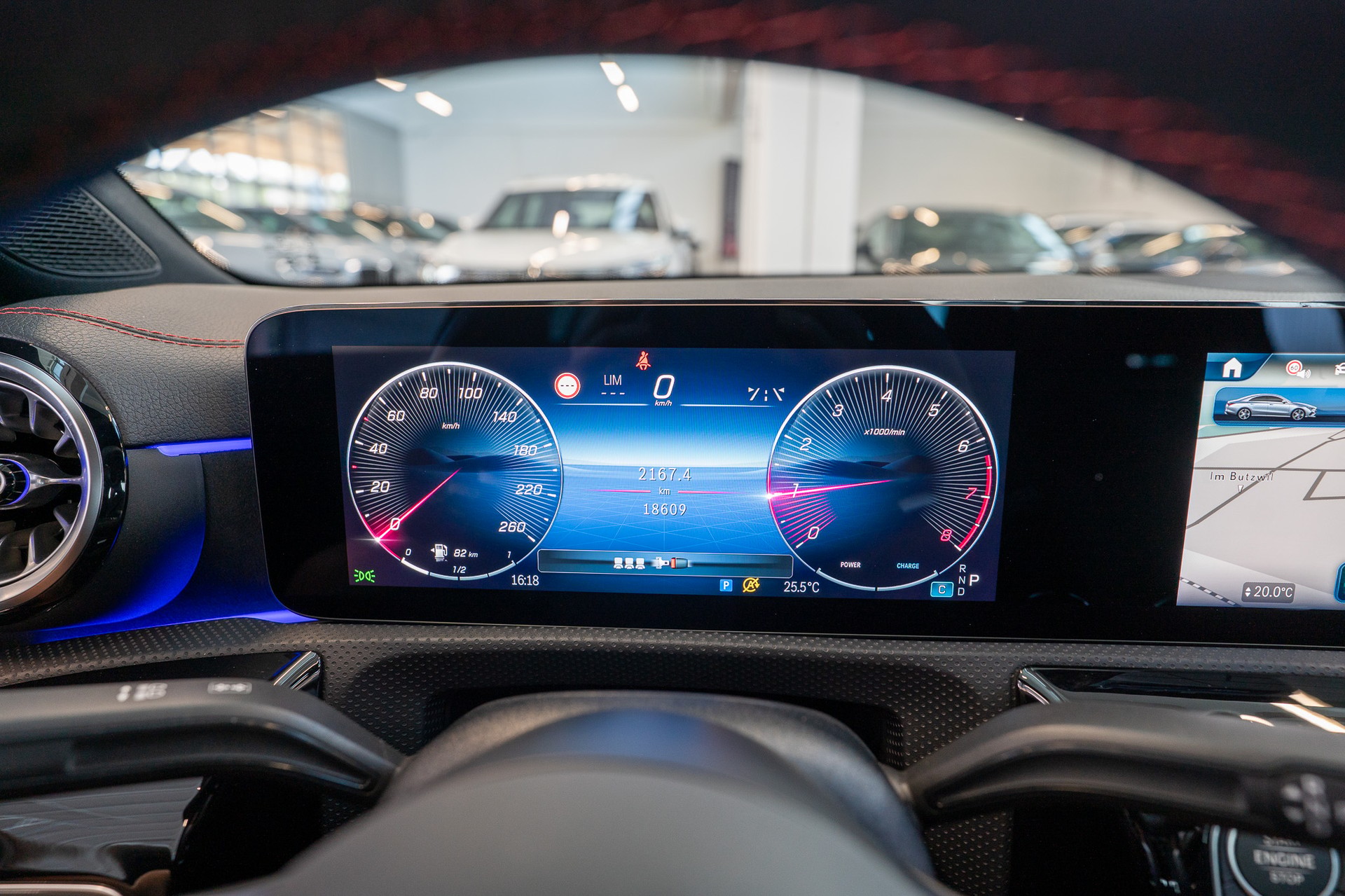 MERCEDES-BENZ CLA 200 AMG Line / Rückfahrkamera / Ambientebeleuchtung / Navi-image-19