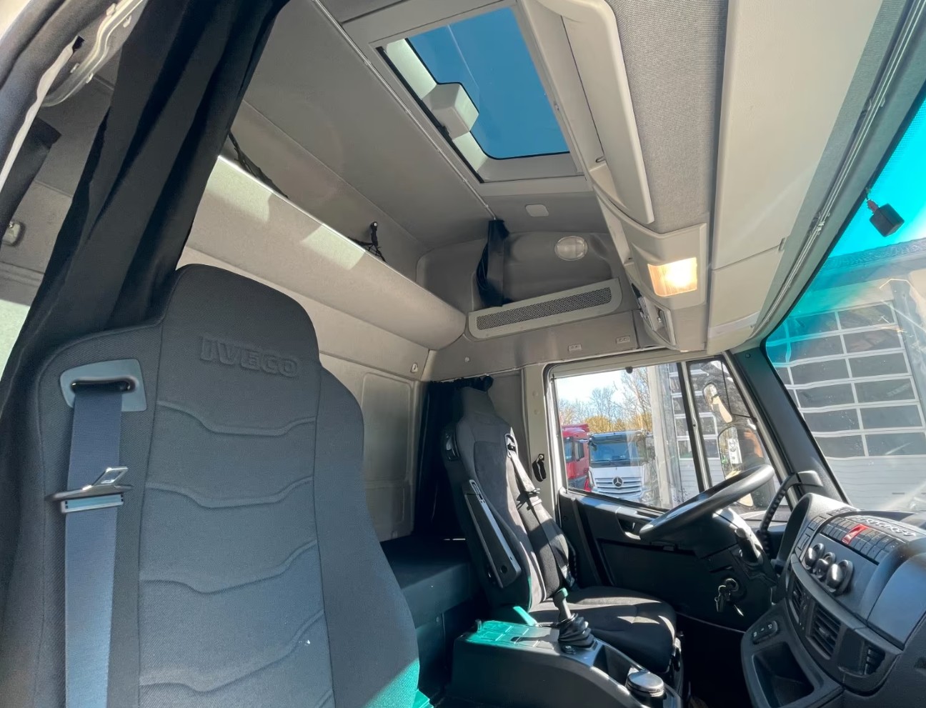 IVECO Eurocargo ML80E21 Schiebeplane mit Ladebordwand-image-10
