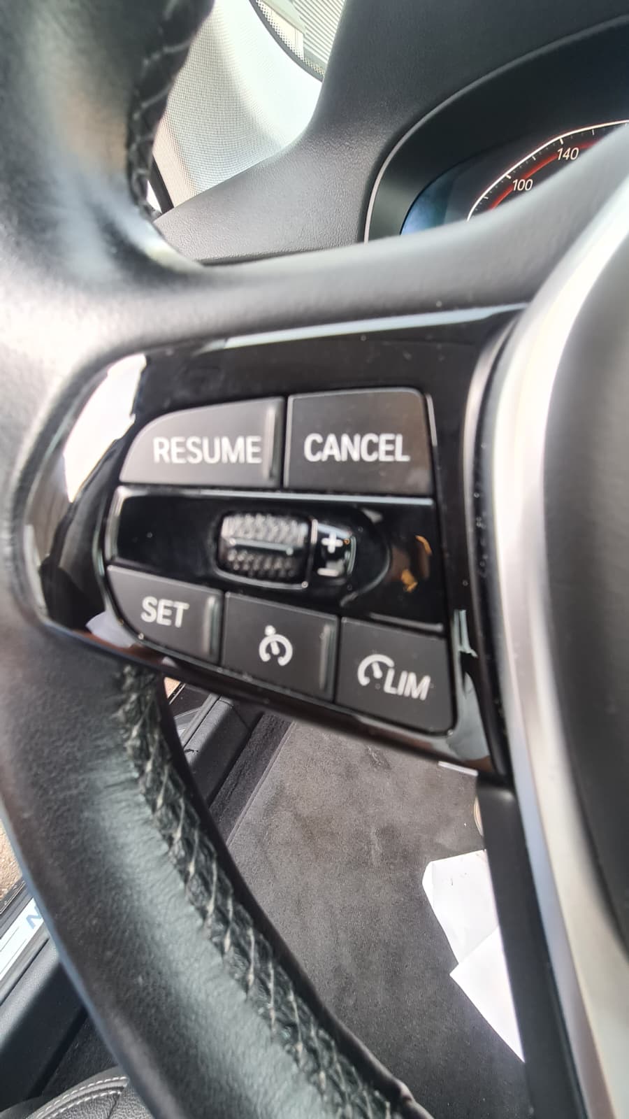 BMW 520d xDrive 48V Touring Steptronic ** Leder ** Gr.Navi ** Parkhilfe v+h ** RF-Kamera 360° **-image-9