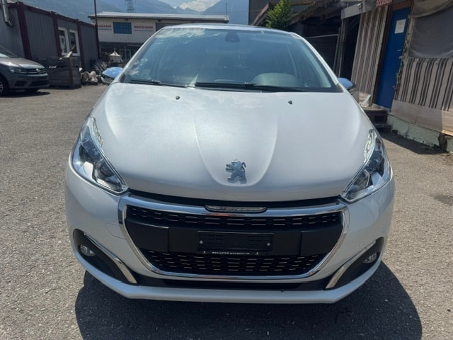 PEUGEOT 208 1.2 PureTech Allure EAT6-image-12