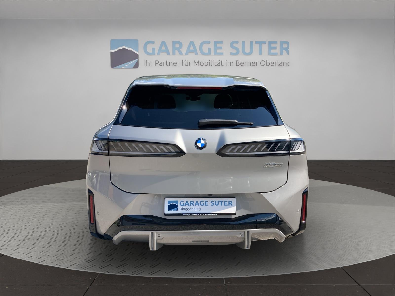 BMW iX3 50 xDrive-showroom-element-3