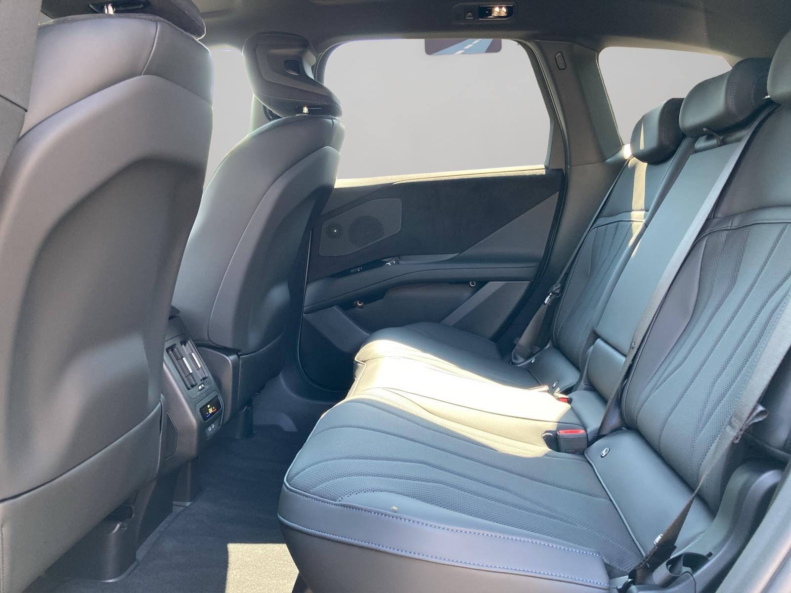 BMW iX3 50 xDrive-image-13