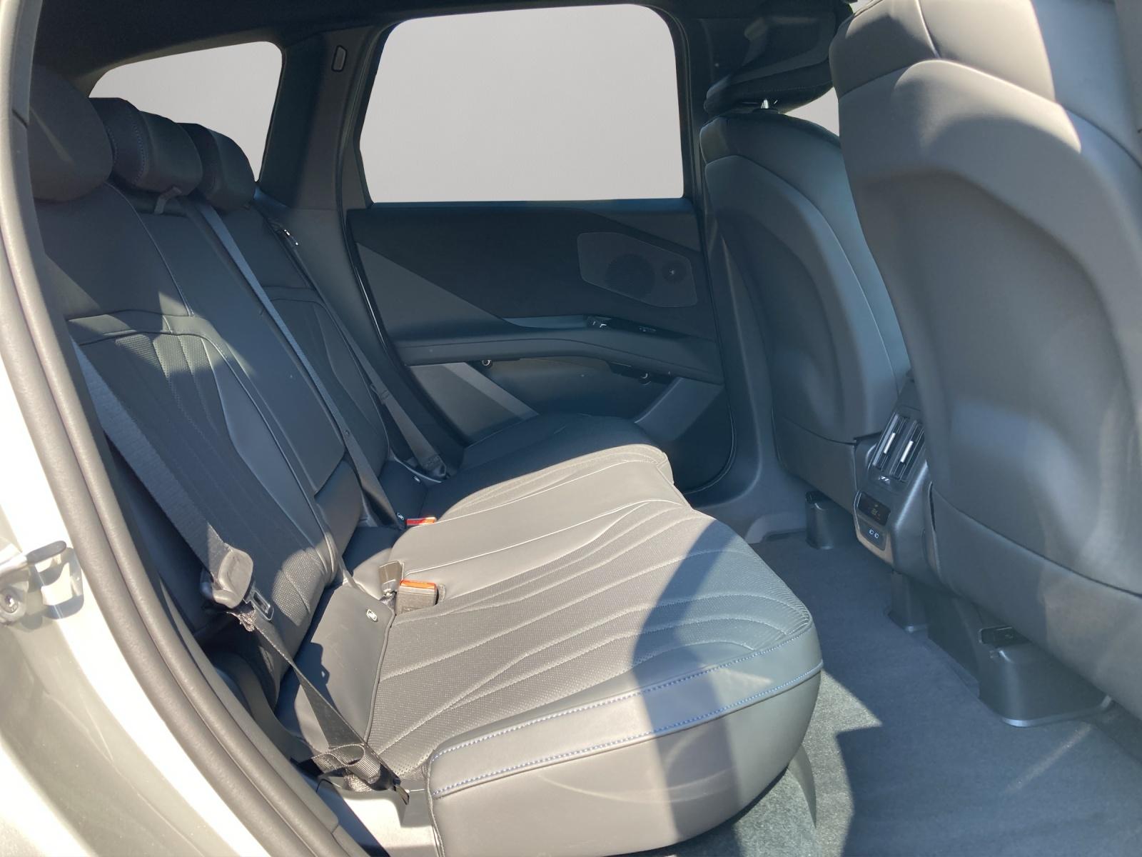 BMW iX3 50 xDrive-image-15