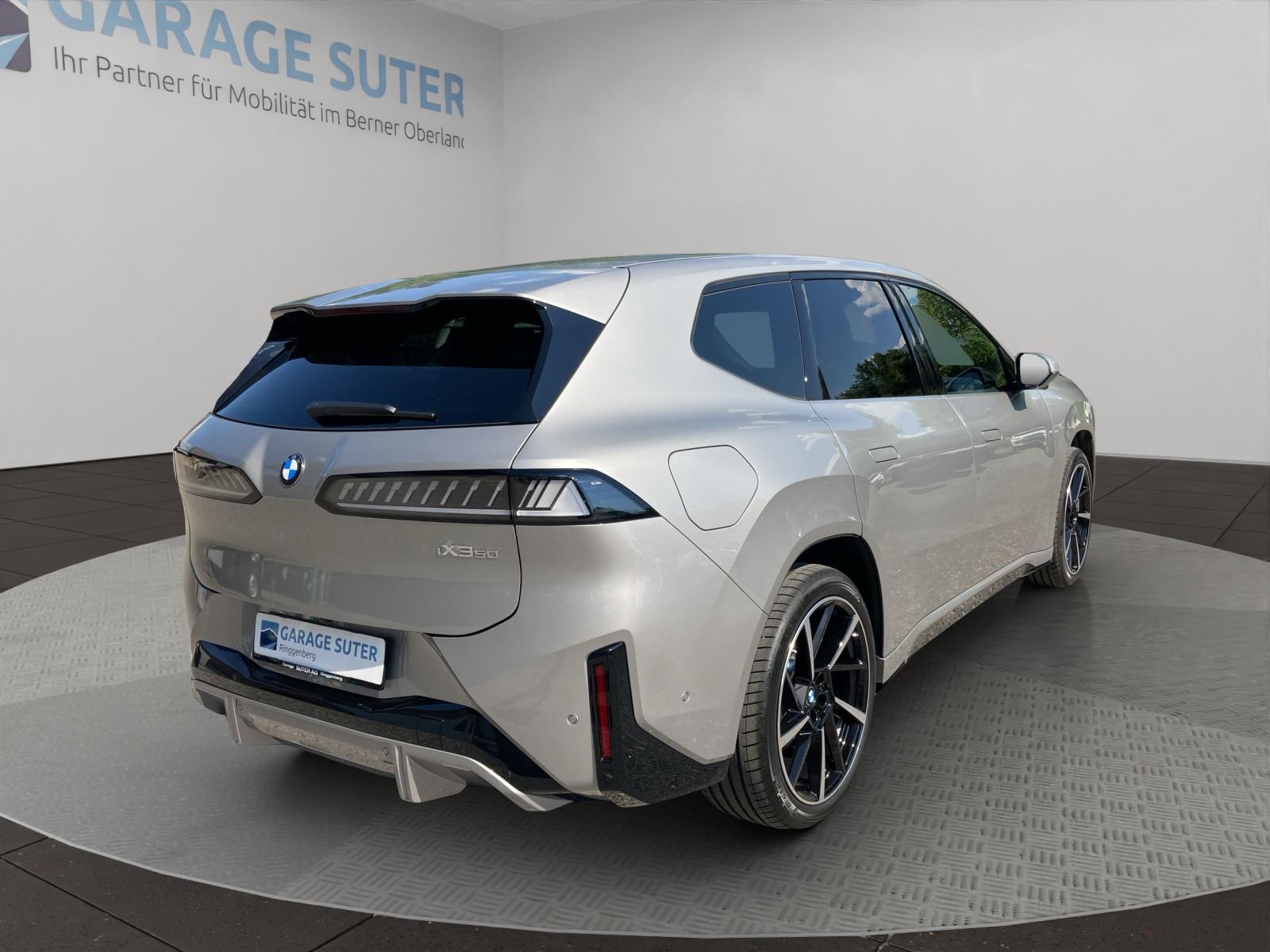 BMW iX3 50 xDrive-image-4