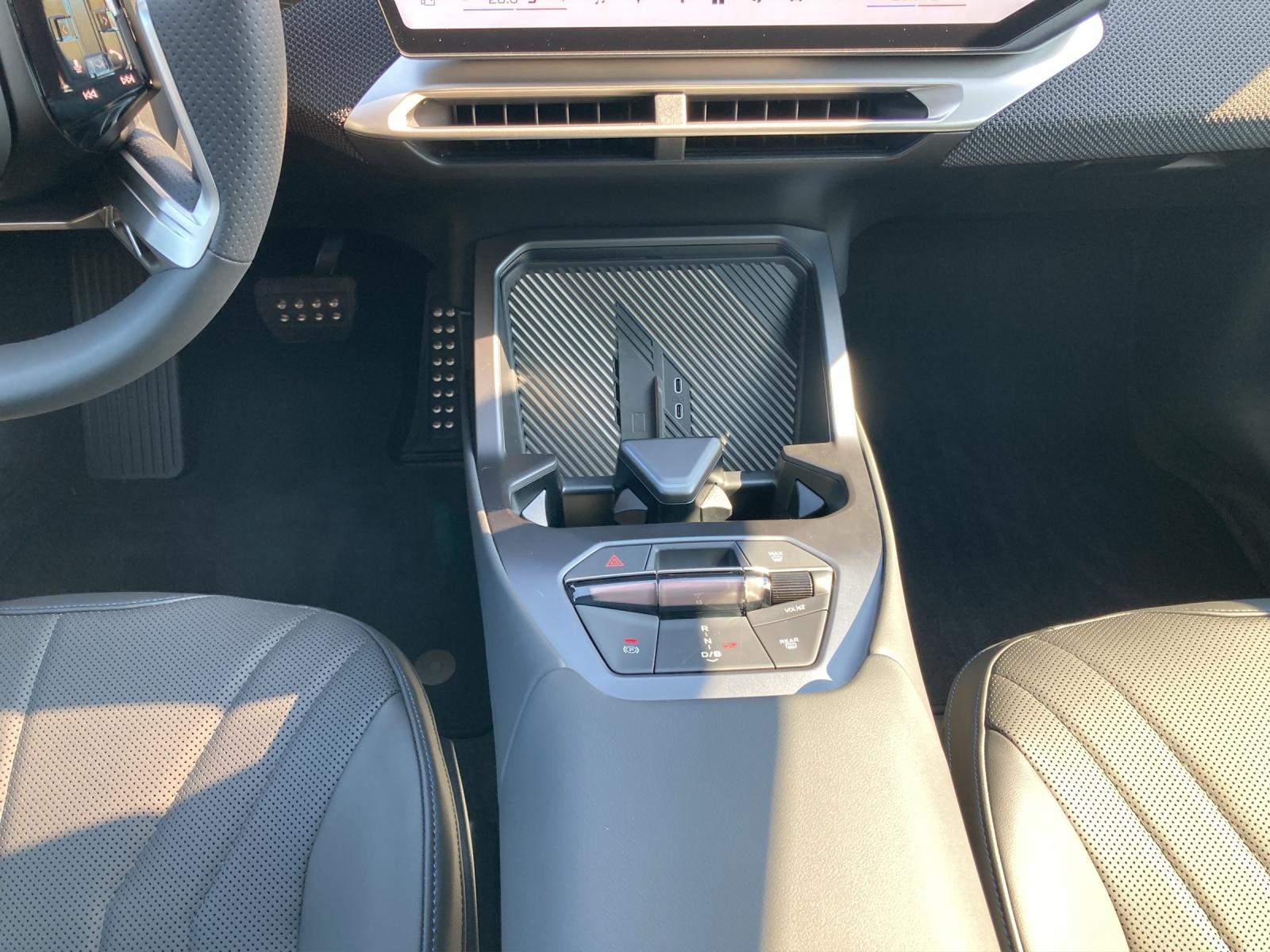 BMW iX3 50 xDrive-image-10